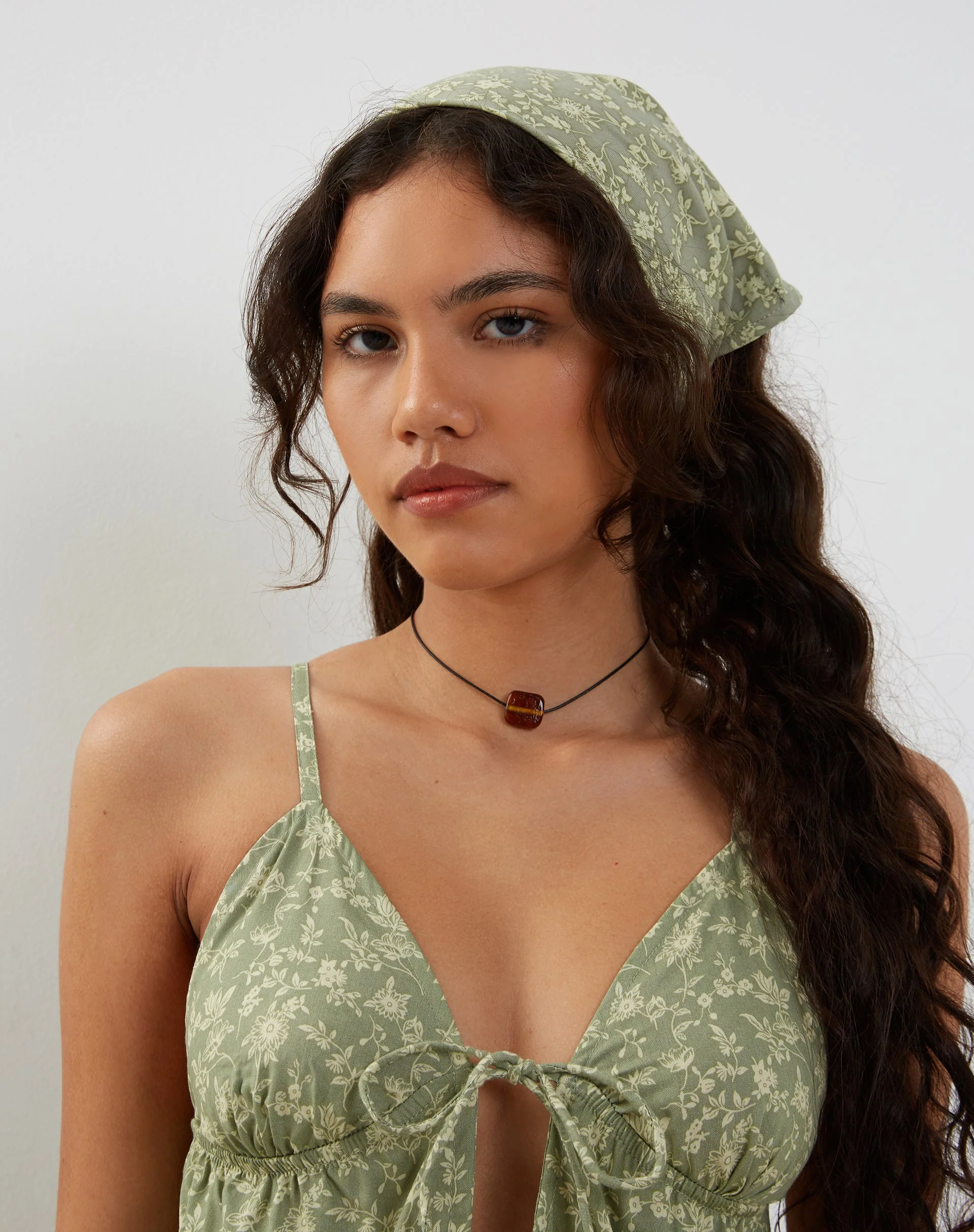 Tezza Tie Front Cami Top in Ditsy Floral Grün - Image 4