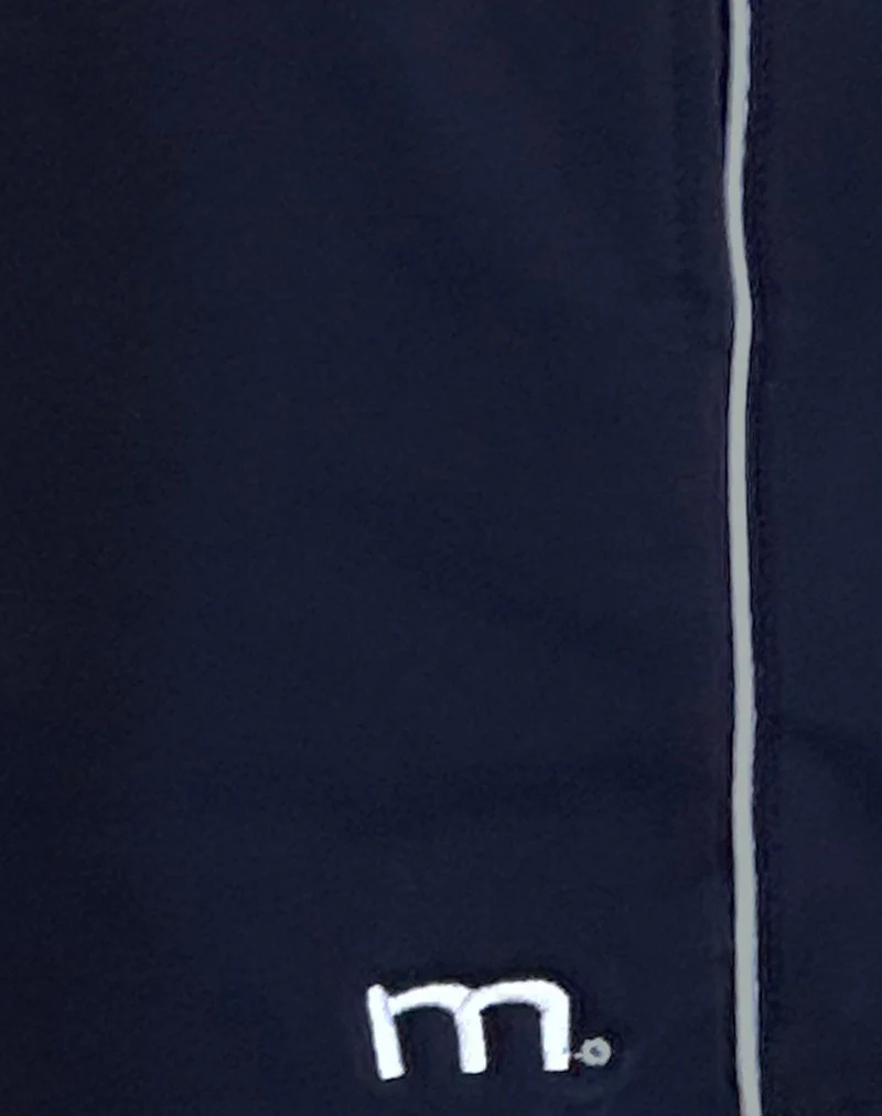 Thera Short in Marineblau mit weißer Paspelierung und M-Emblem - Image 5