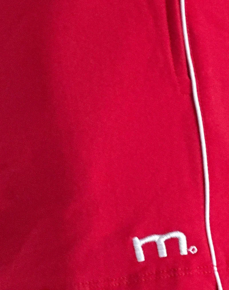Thera Shorts in Tango Rot mit weißem Paspel und M-Emblem - Image 6