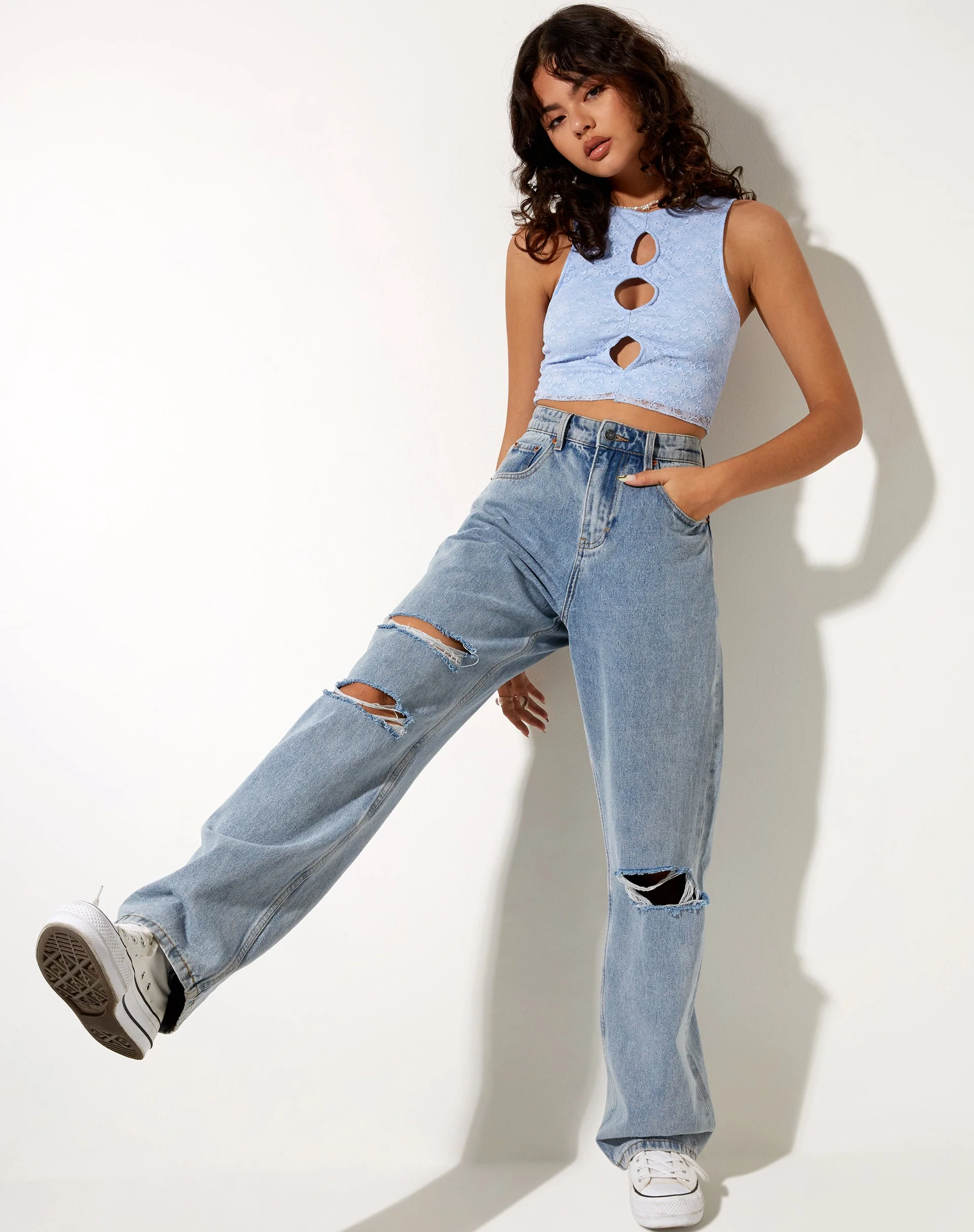 Tiati Crop Top aus Spitze in Puderblau - Image 3