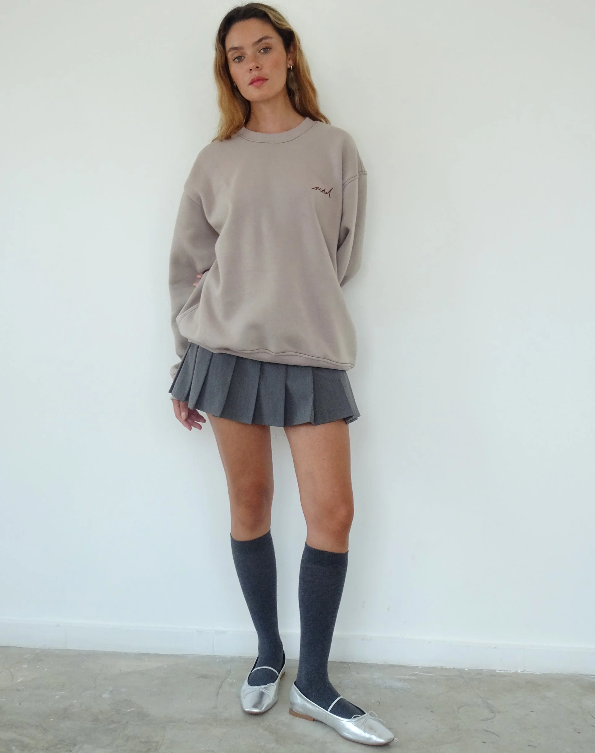Tillie Sweatshirt in Pilzfarben mit brauner Motel-Stickerei - Image 4