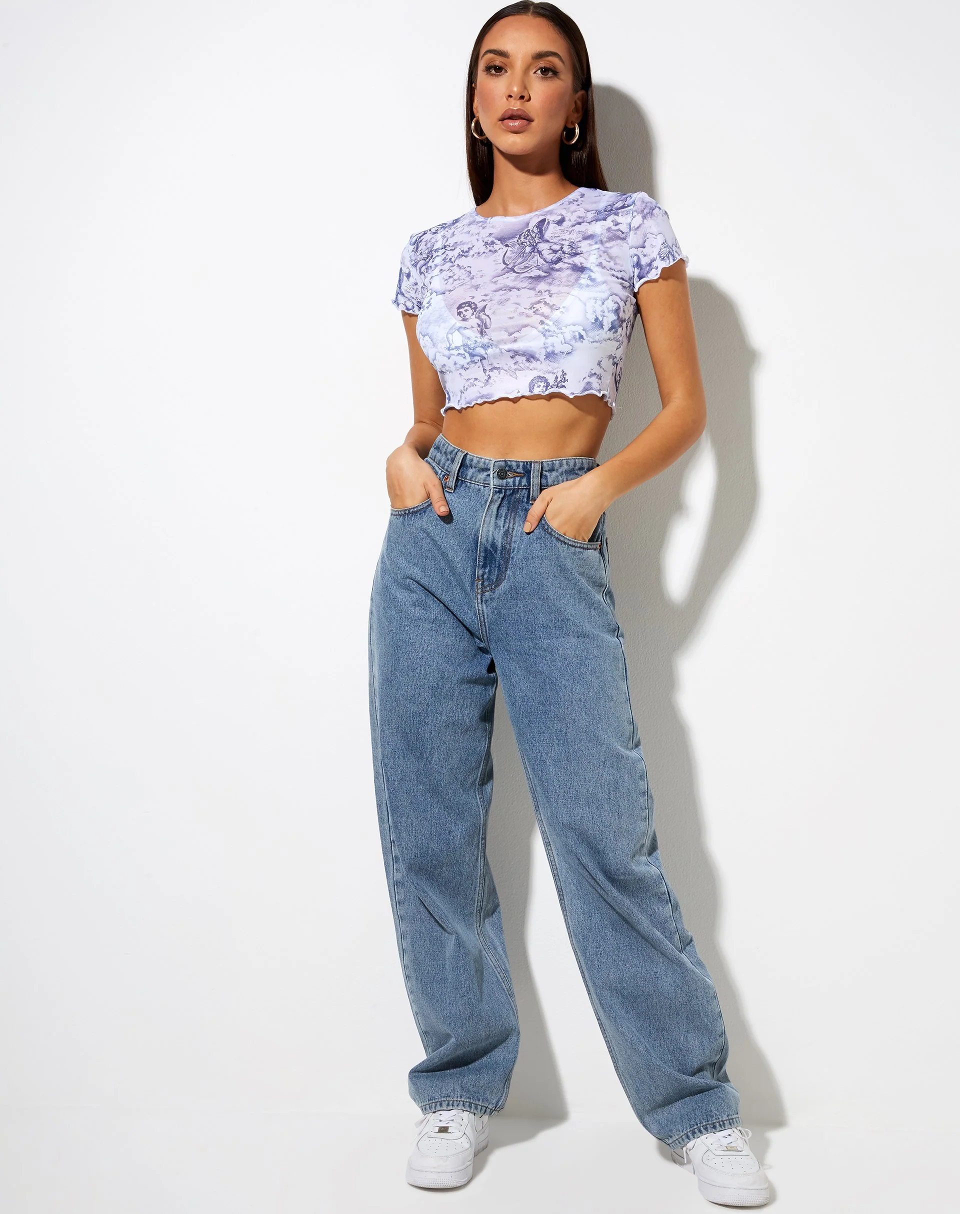 Tince Crop Top in 20's Cherub Weiß Blau - Image 3