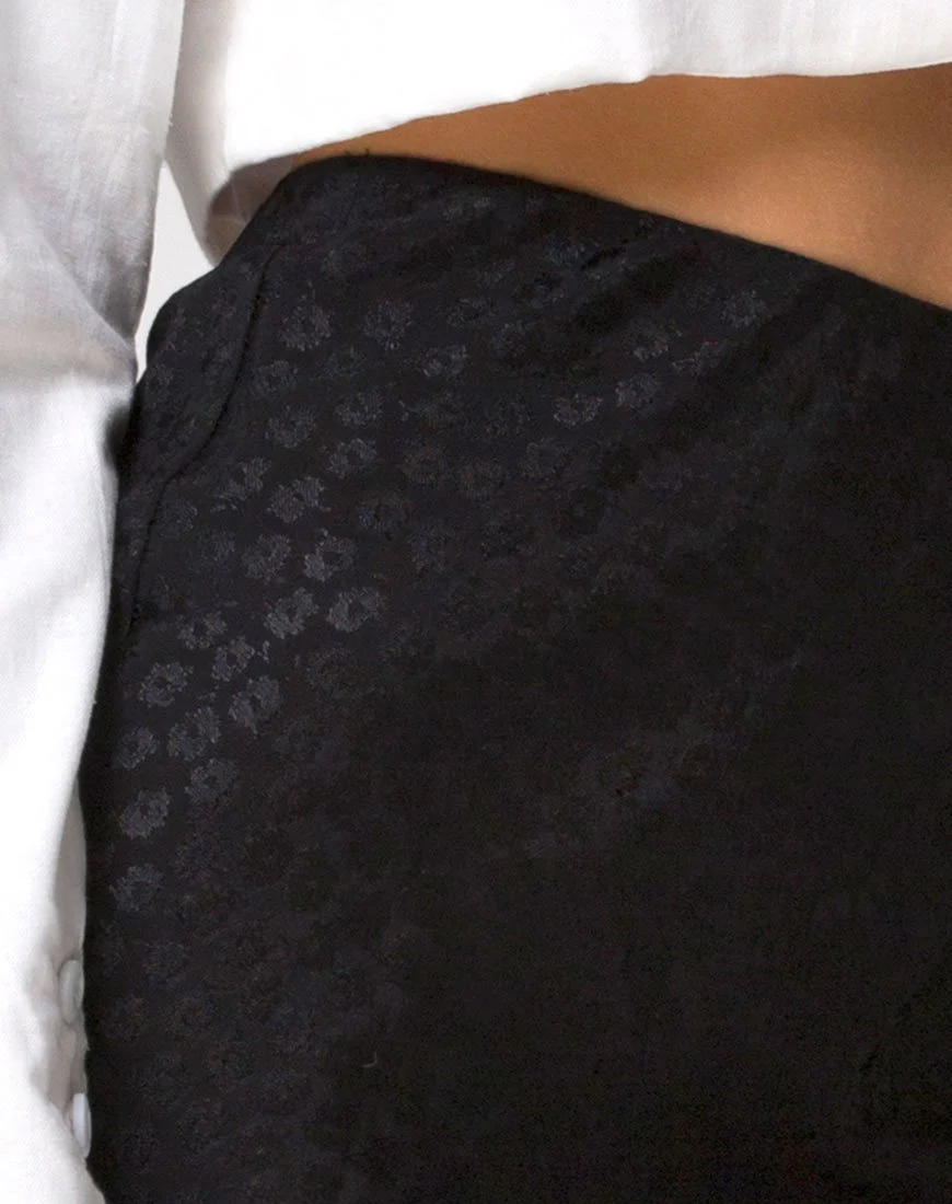 Tindra Midirock aus Satin Ditsy Rose Schwarz - Image 5