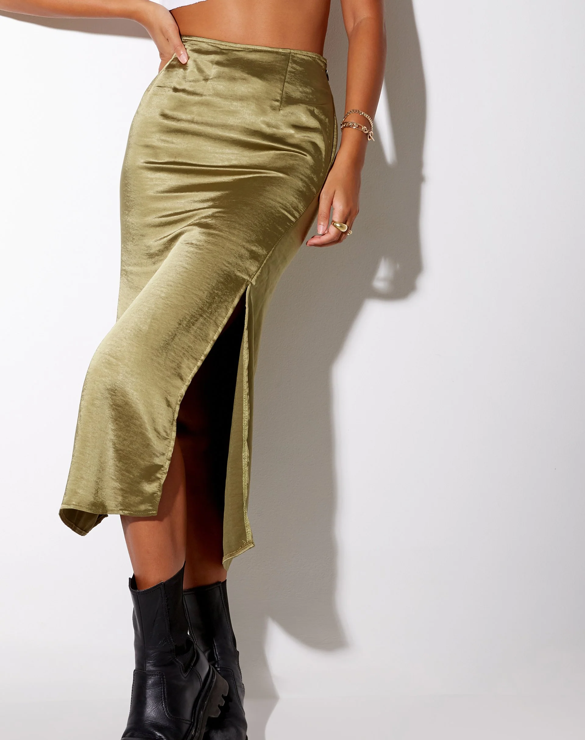 Tindra Midirock aus Satin, oliv - Image 3