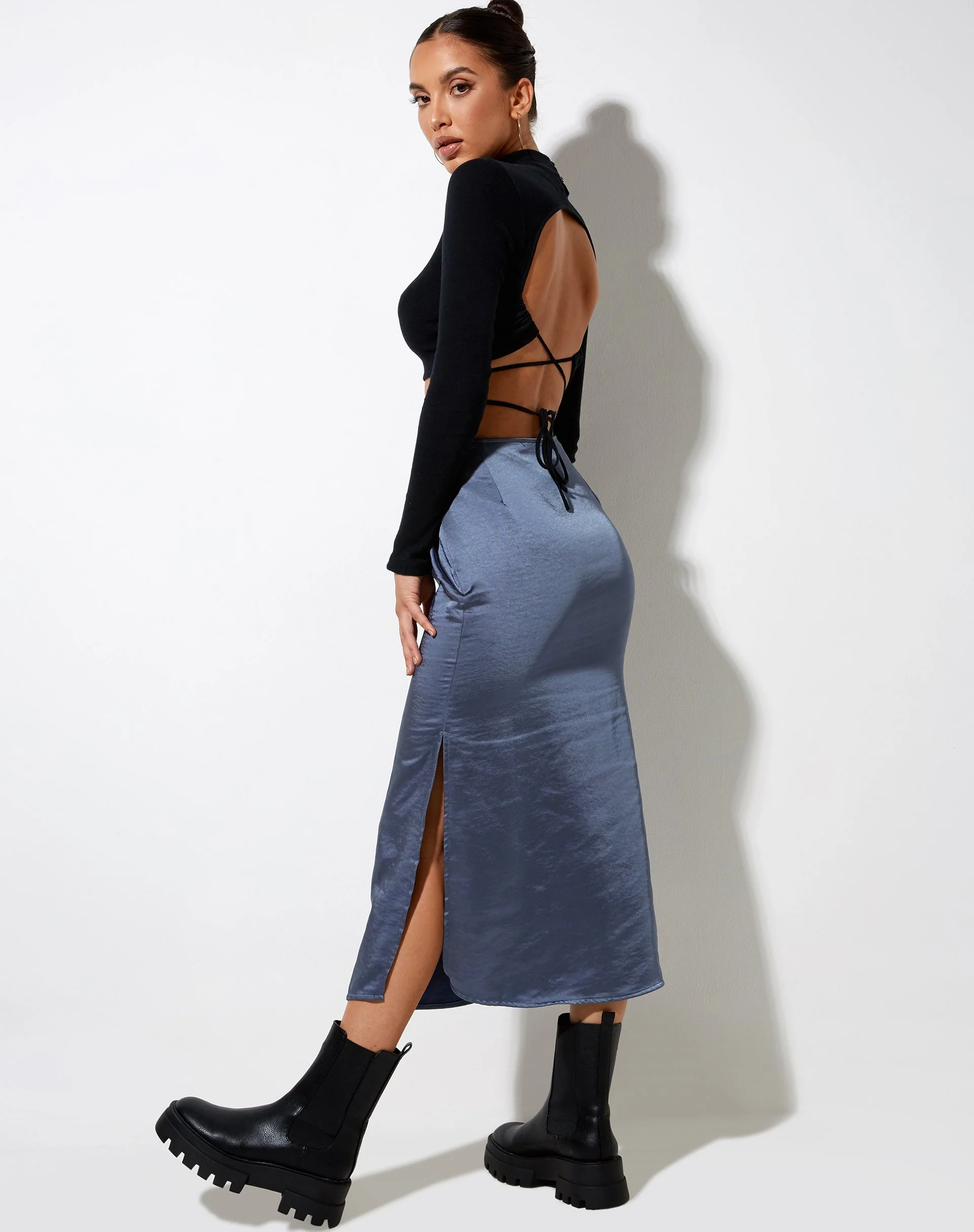 Tindra Midirock aus Satin in Schieferblau - Image 4