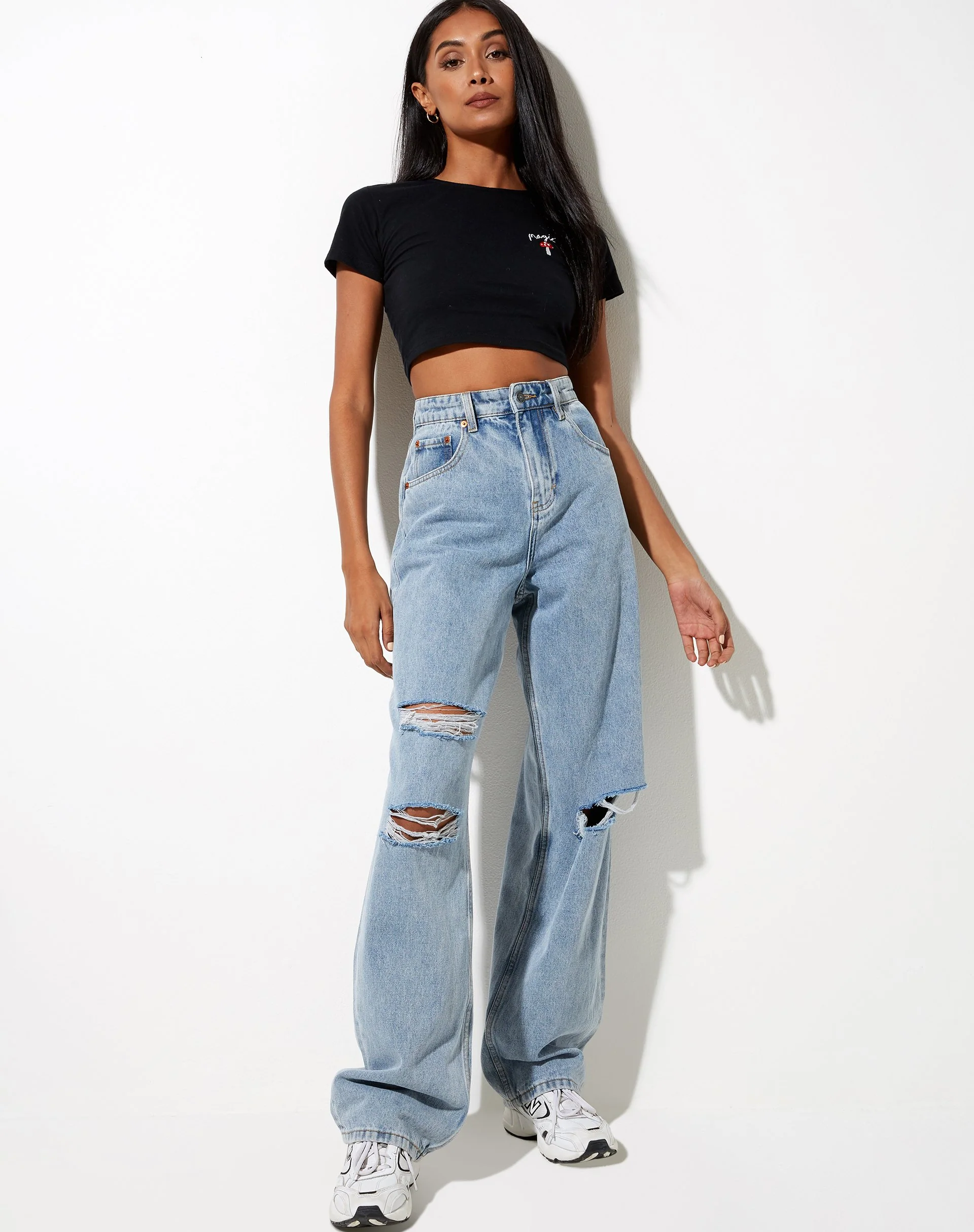 Tindy Crop in Schwarz mit roter Pilzstickerei - Image 3