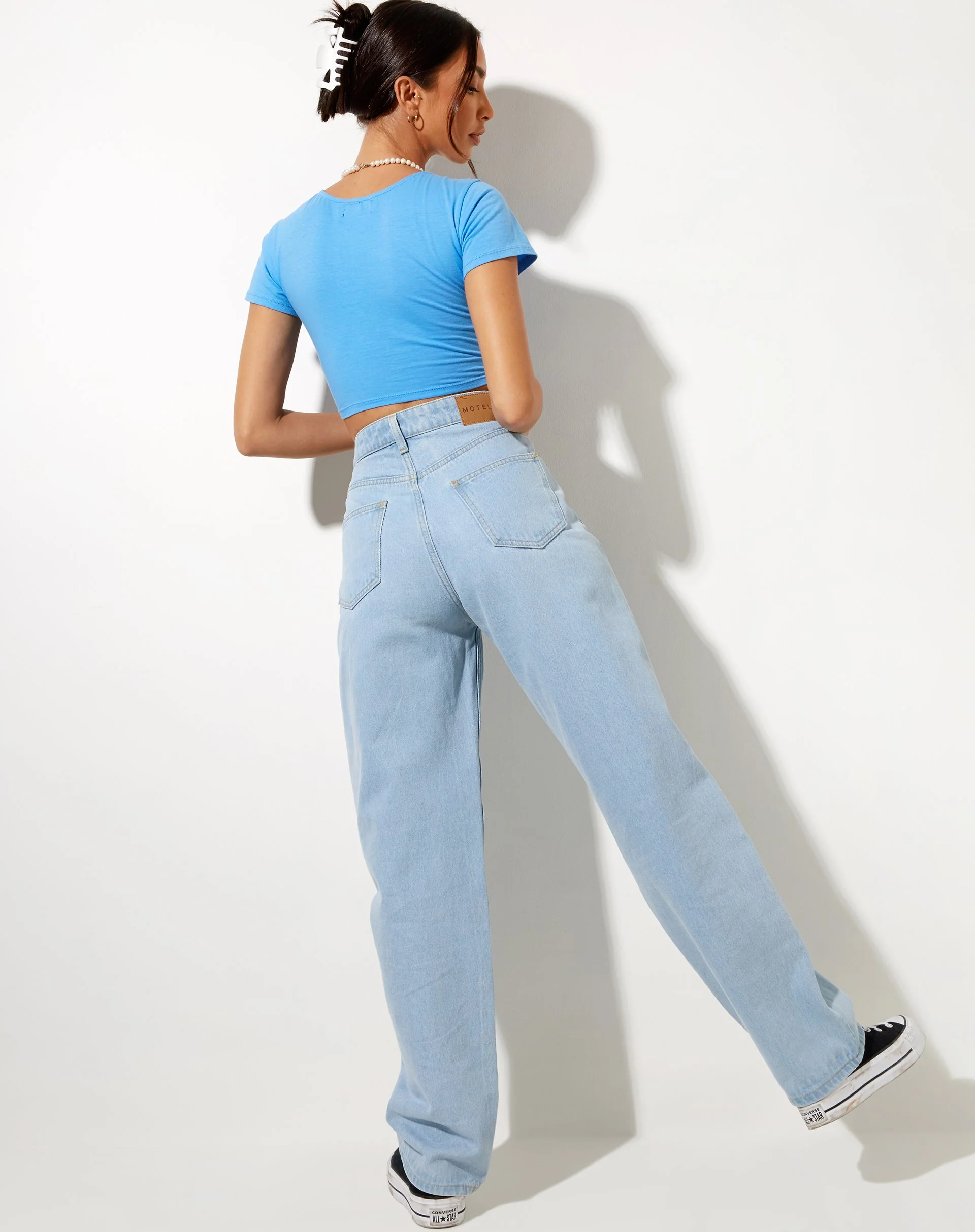 Tindy Crop Top in Blau mit Sweetheart-Stickerei - Image 5