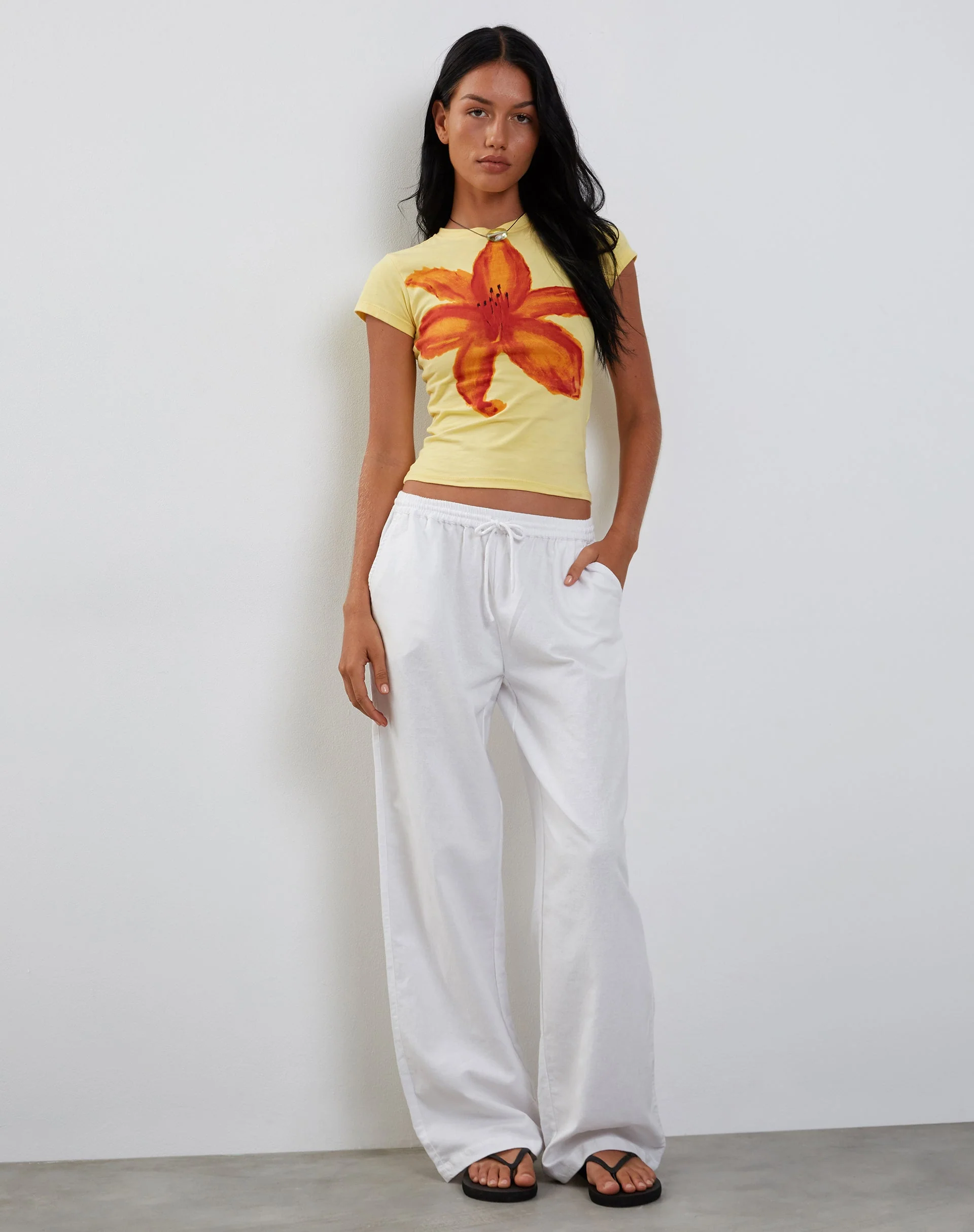 Tiona Baby Tee in Limonade mit Sommerblumenprint - Image 3