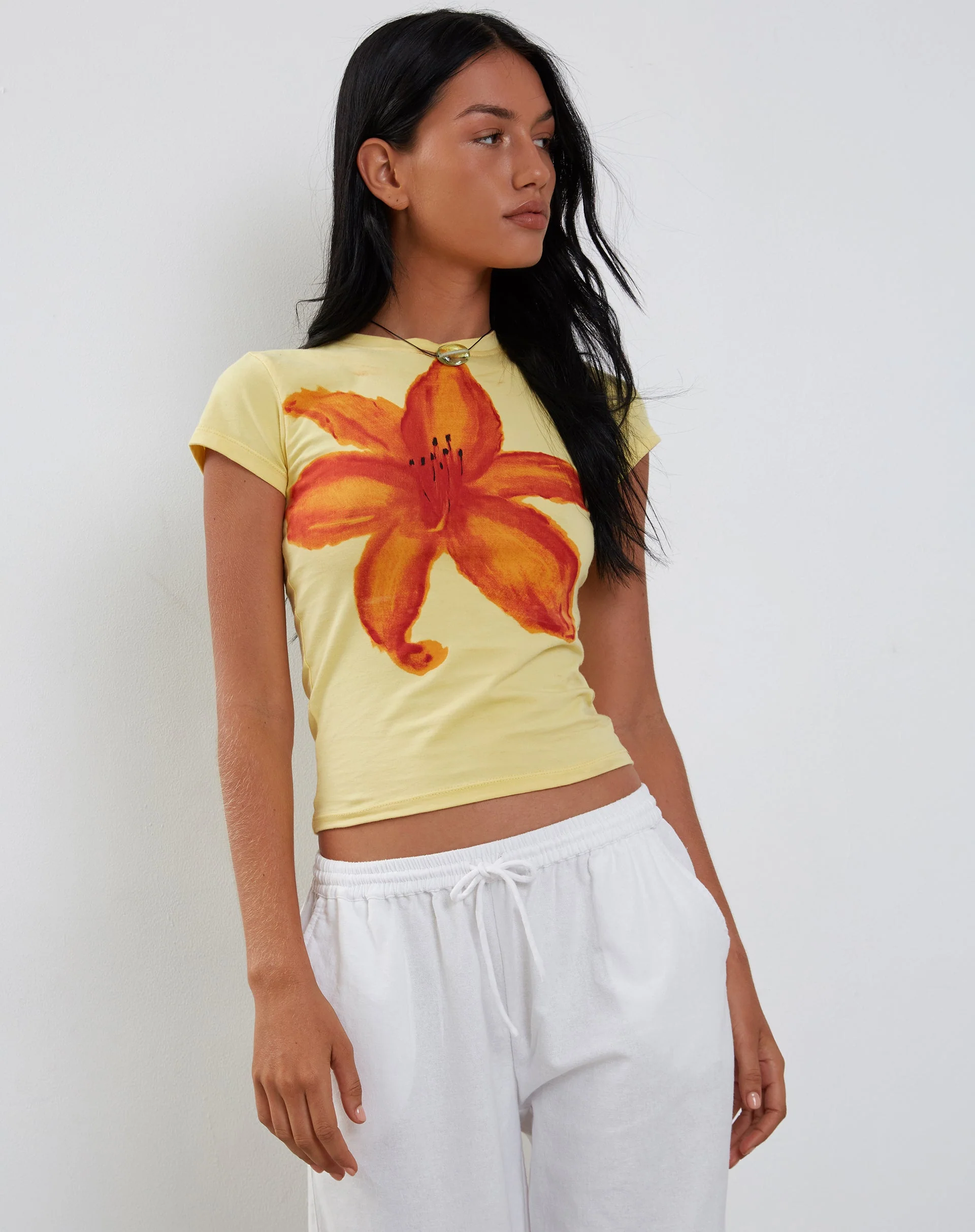 Tiona Baby Tee in Limonade mit Sommerblumenprint - Image 4