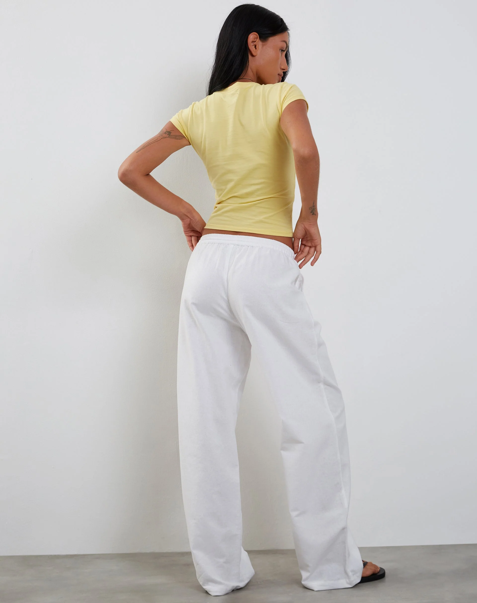 Tiona Baby Tee in Limonade mit Sommerblumenprint - Image 6