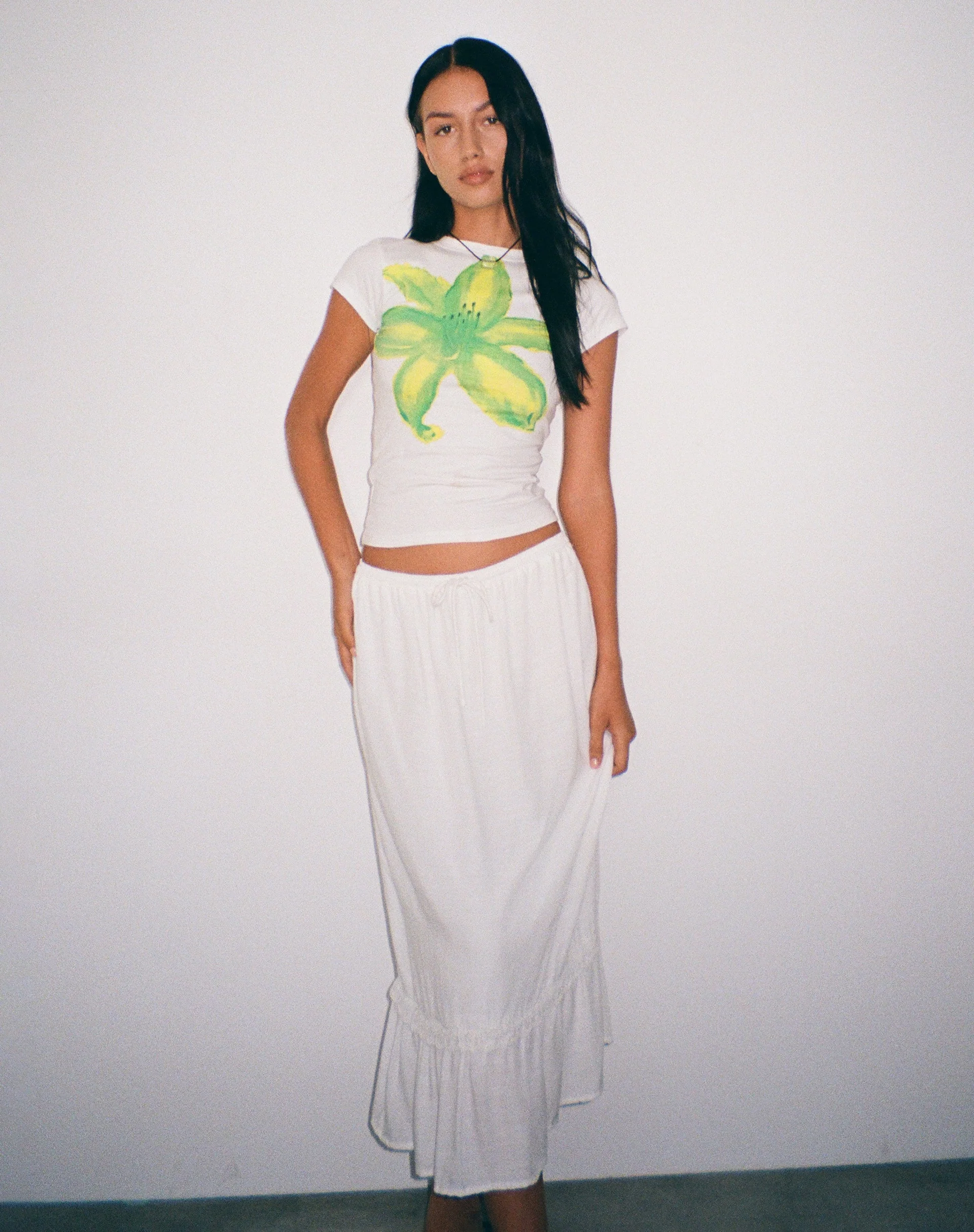 Tiona Bedrucktes Tee in Sommerblume Limette - Image 2