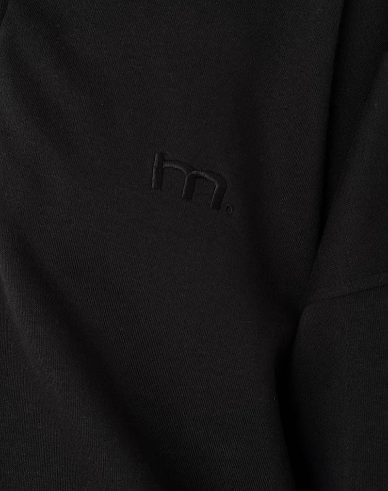 Tirma Pullover mit hohem Halsausschnitt in tonalem Schwarz mit M-Stickerei - Image 6