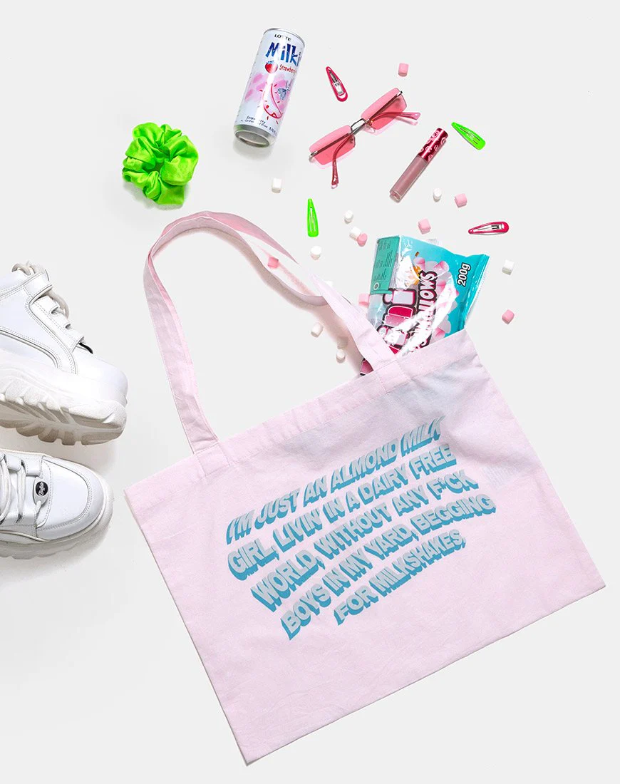 Tragetasche in Soft Pink mit Almond Milk Girl Text X Top Girl