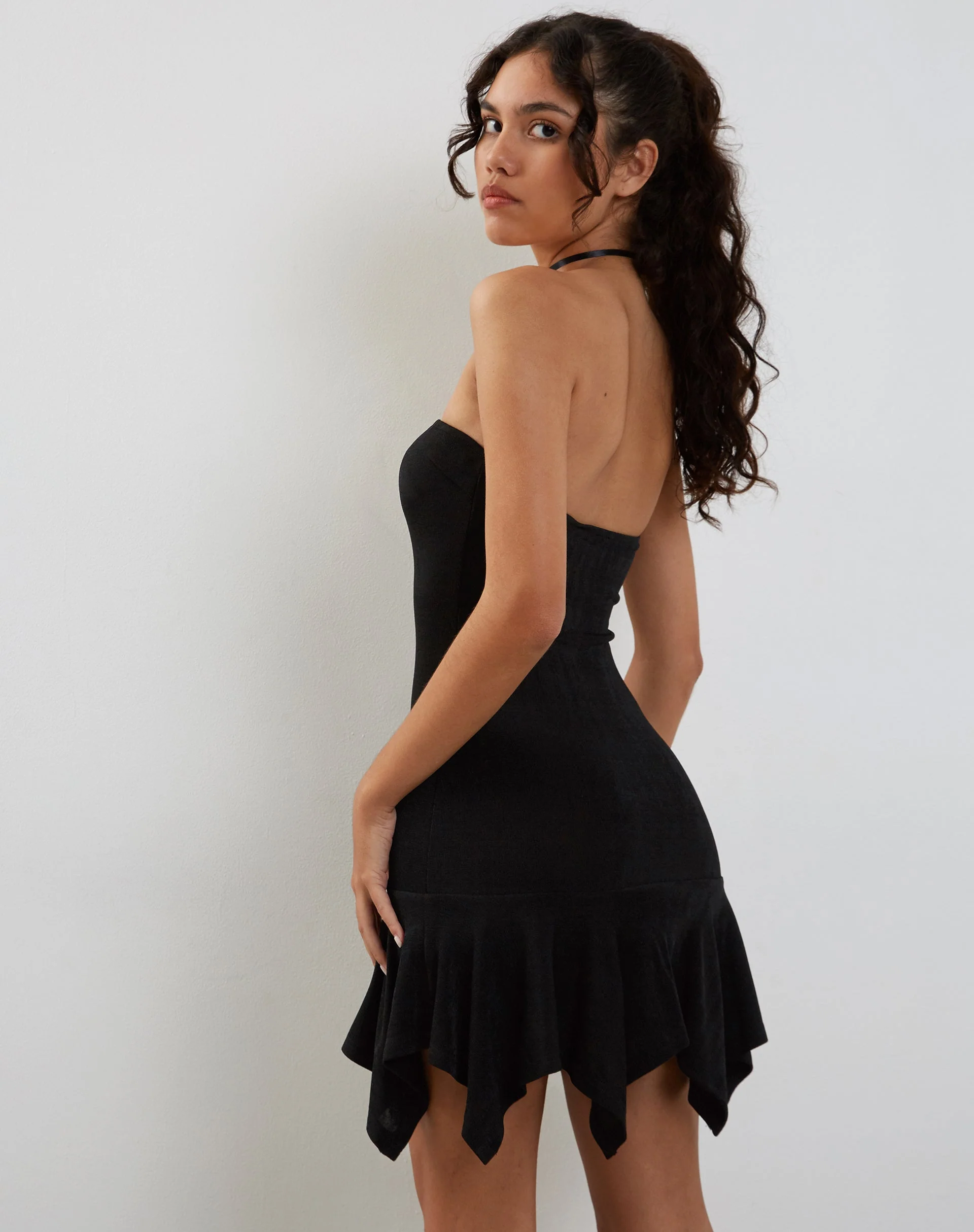 Towina Bandeau-Slinky-Minikleid in Schwarz - Image 5
