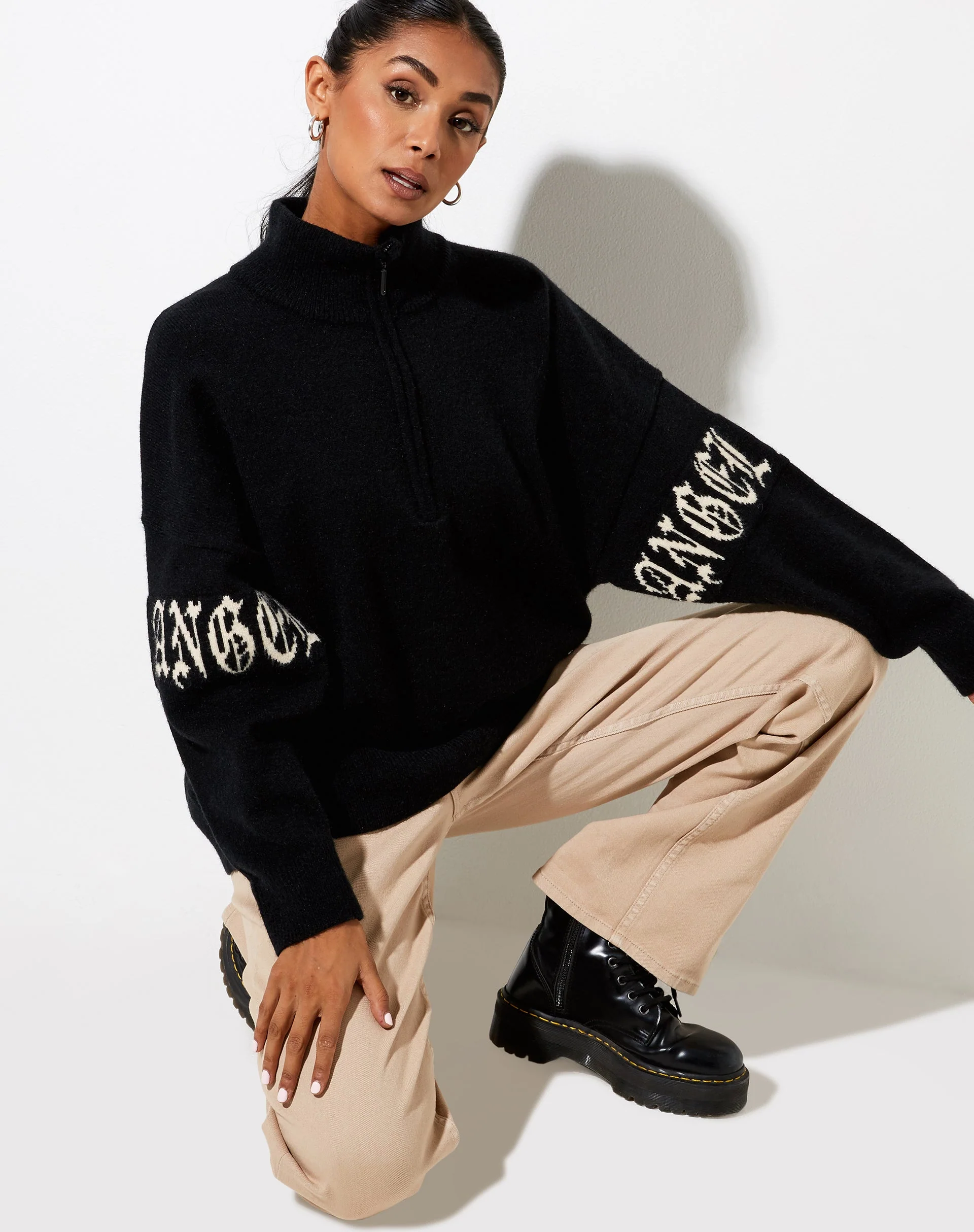 Tusca Sweatshirt in Schwarz mit Engel am Ärmel - Image 3
