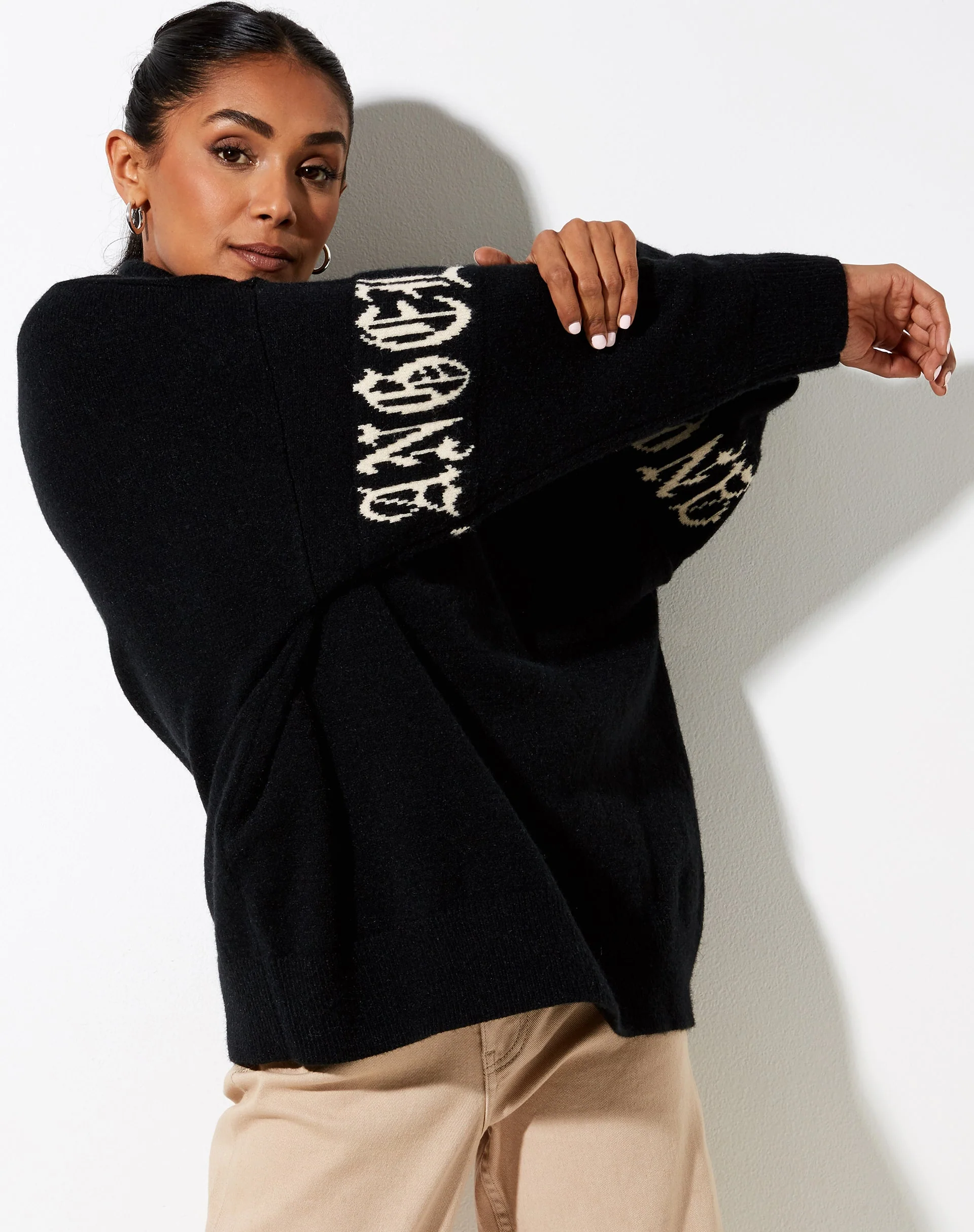 Tusca Sweatshirt in Schwarz mit Engel am Ärmel - Image 5