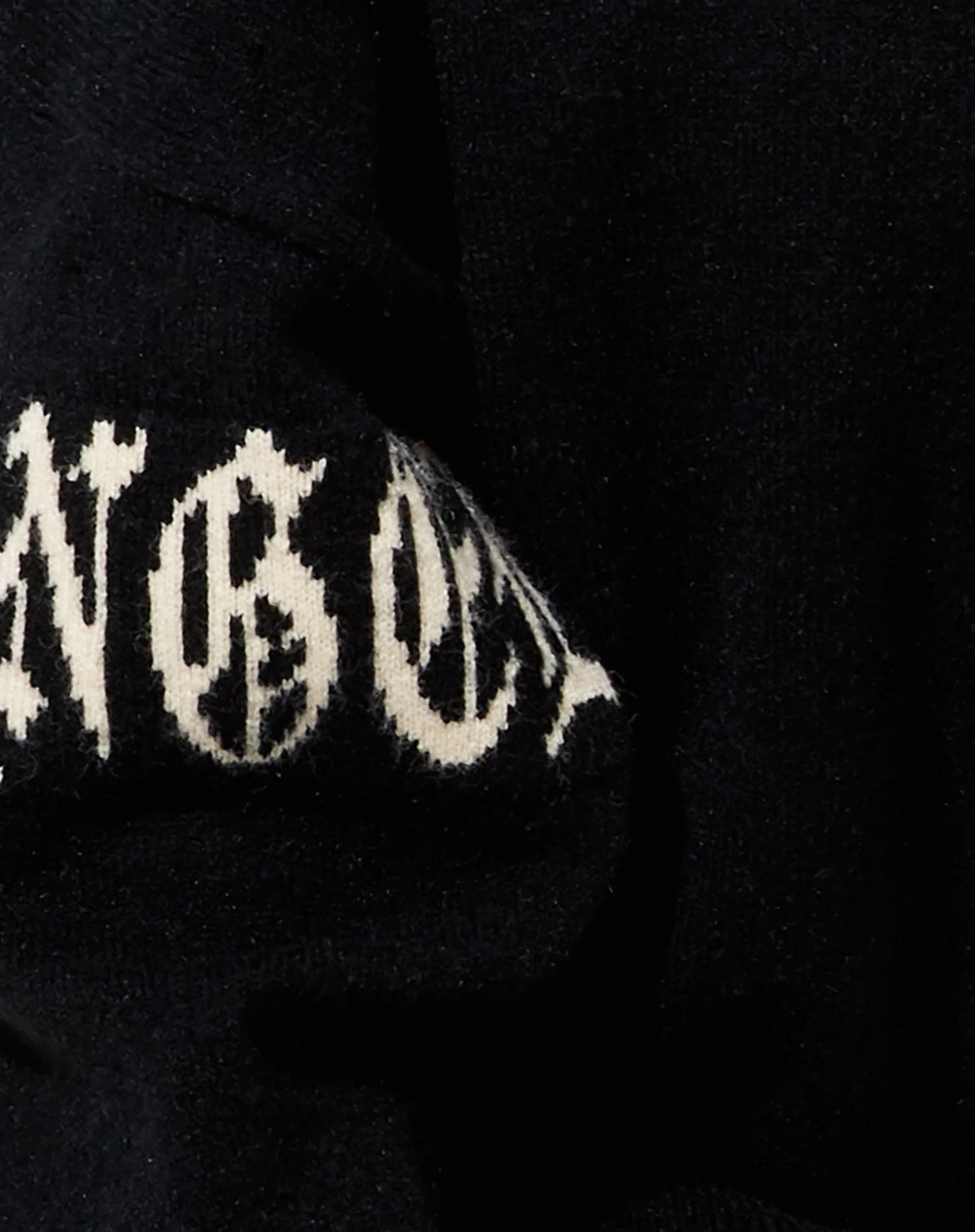 Tusca Sweatshirt in Schwarz mit Engel am Ärmel - Image 7
