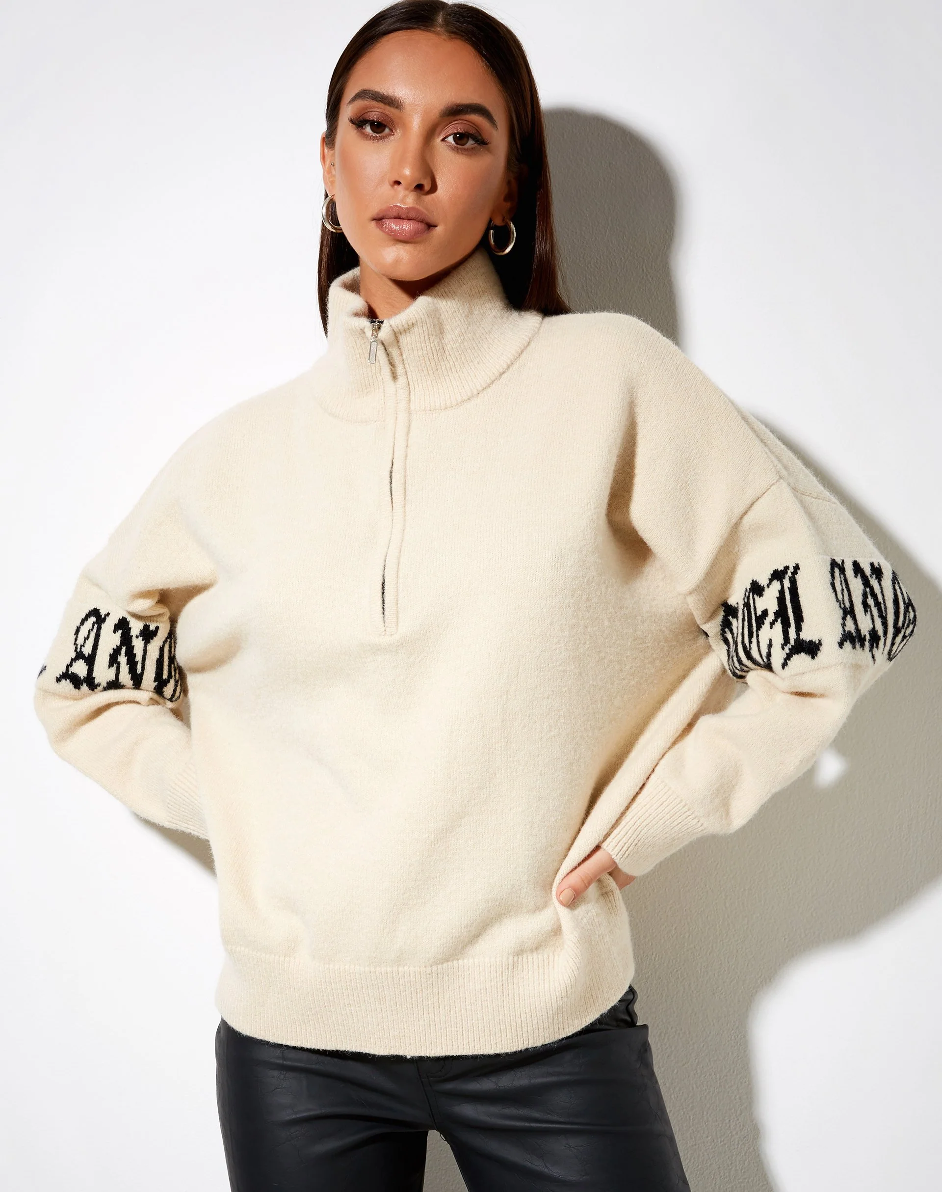 Tusca Sweatshirt in Stein mit Engel am Ärmel - Image 2