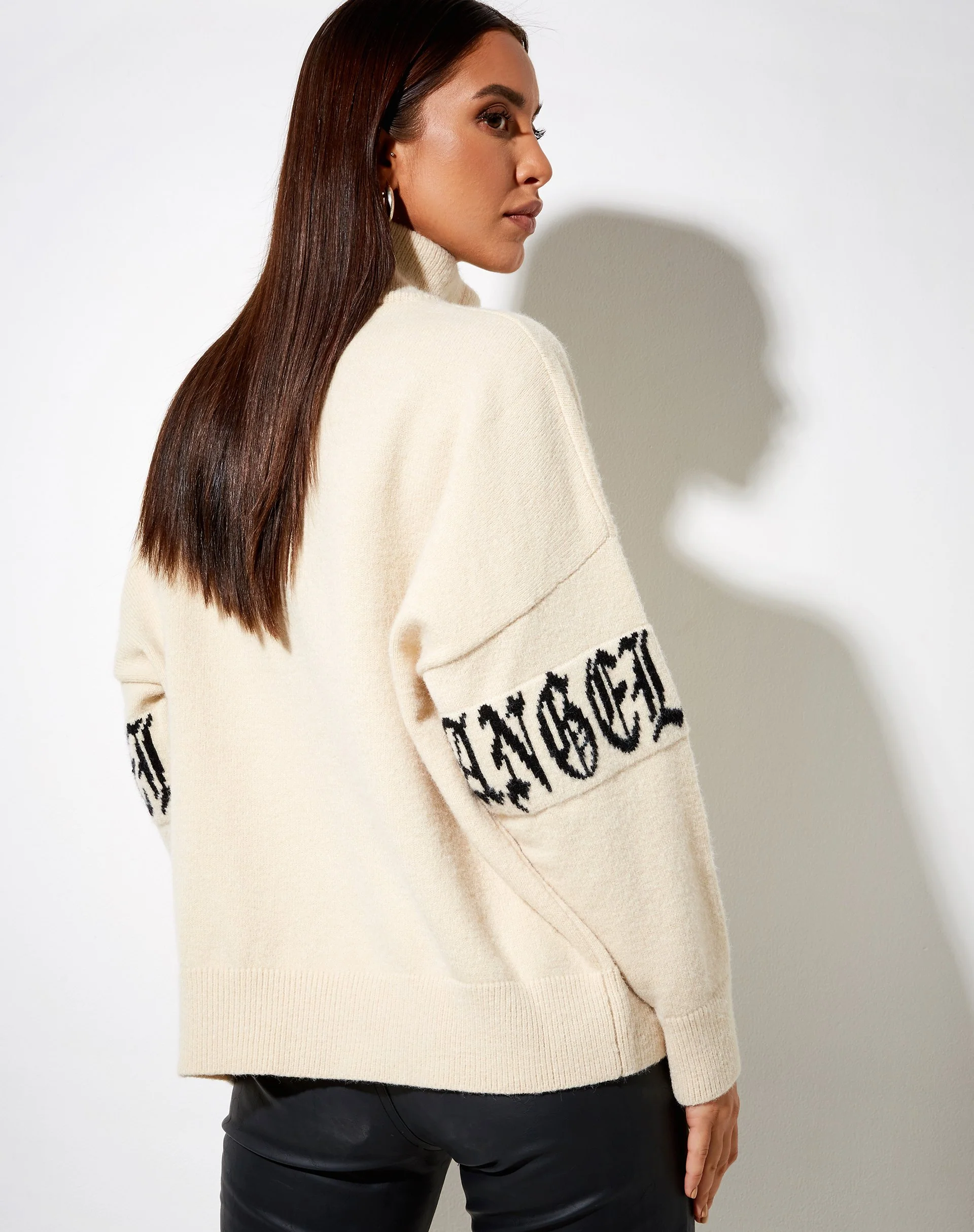 Tusca Sweatshirt in Stein mit Engel am Ärmel - Image 4