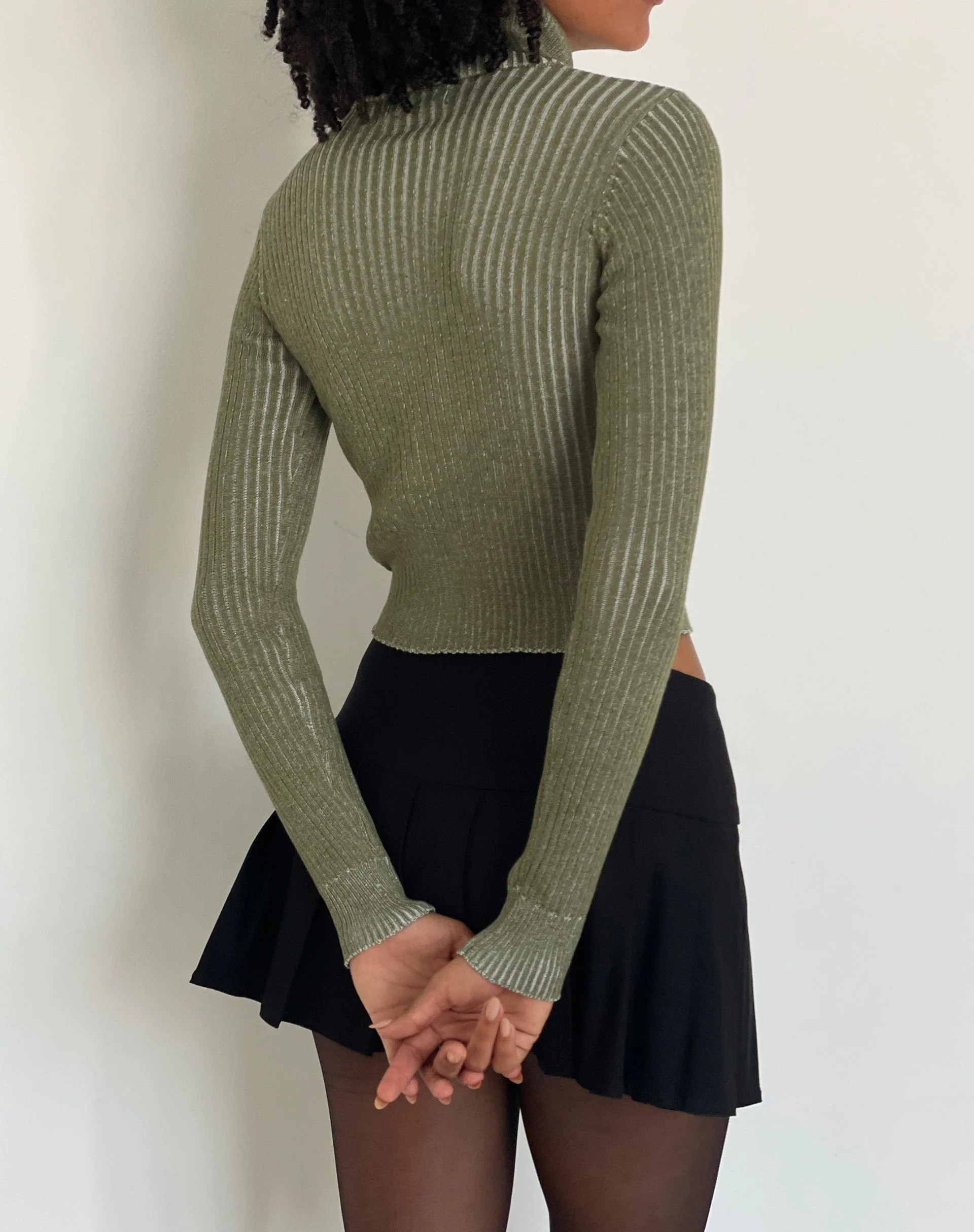 Tuzifa Gekürzter Pullover in Olive - Image 4