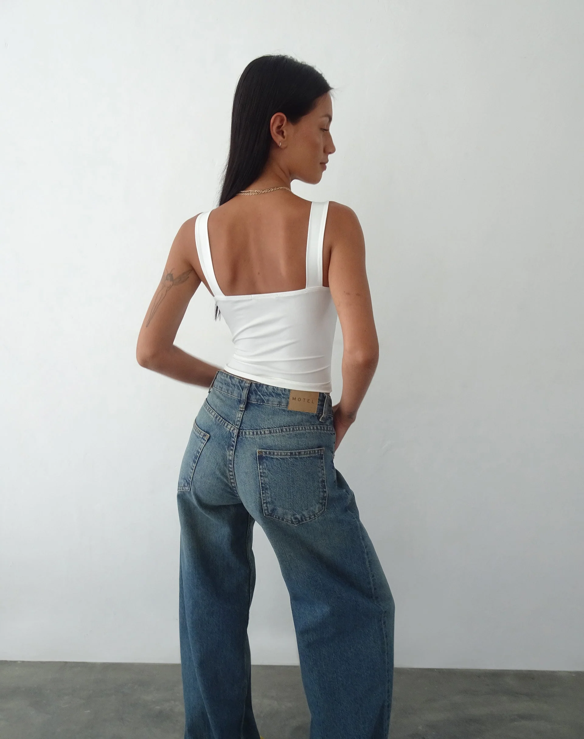 Ulani Crop Top in Elfenbein - Image 6