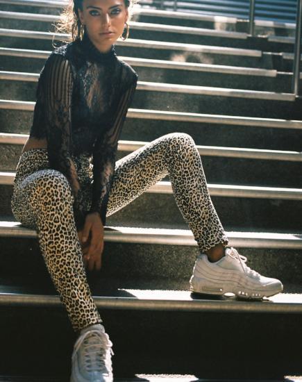 Ultimate Jeans in Rar Leopard Braun - Image 2