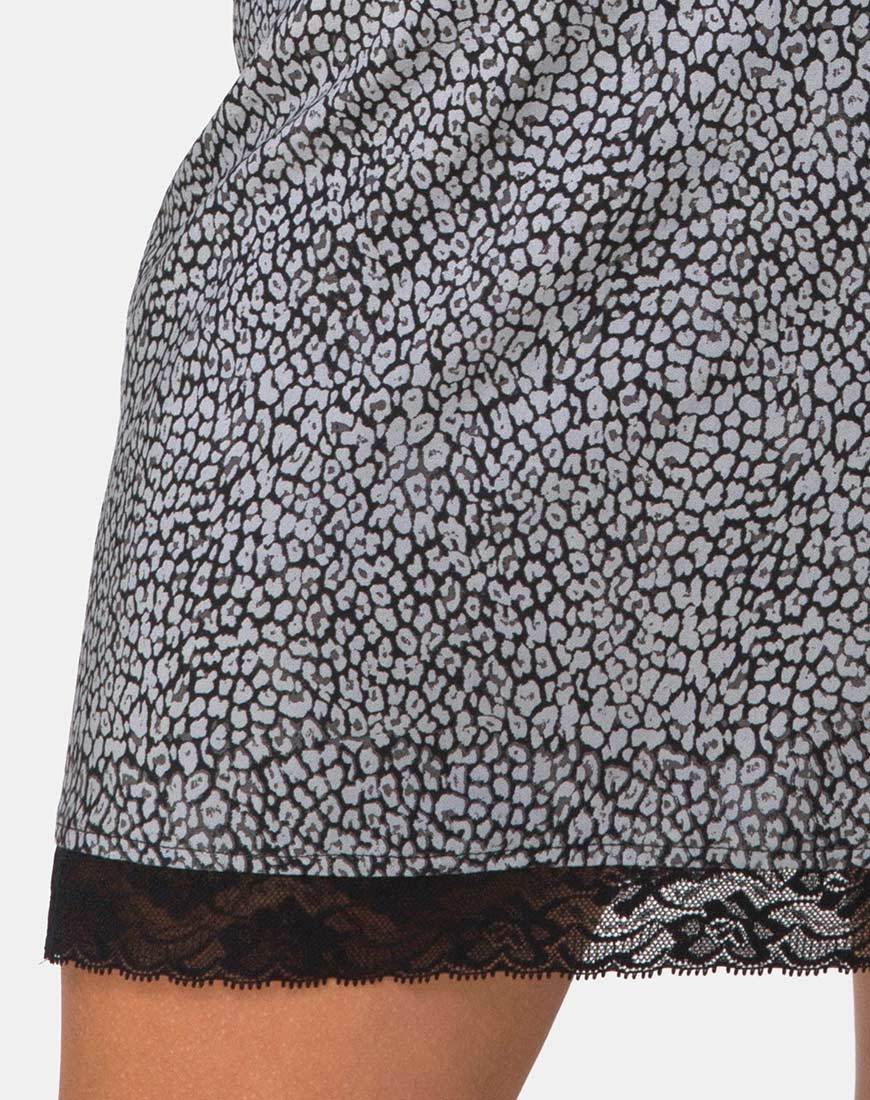 Urila Minirock in Ditsy Leopard Grau - Image 5