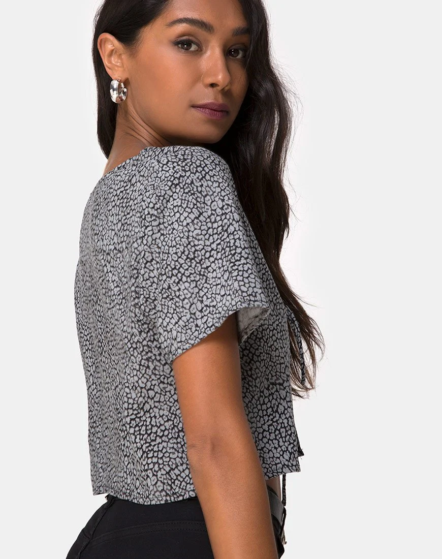 Vaco Bluse in Ditsy Leopard Grau - Image 2