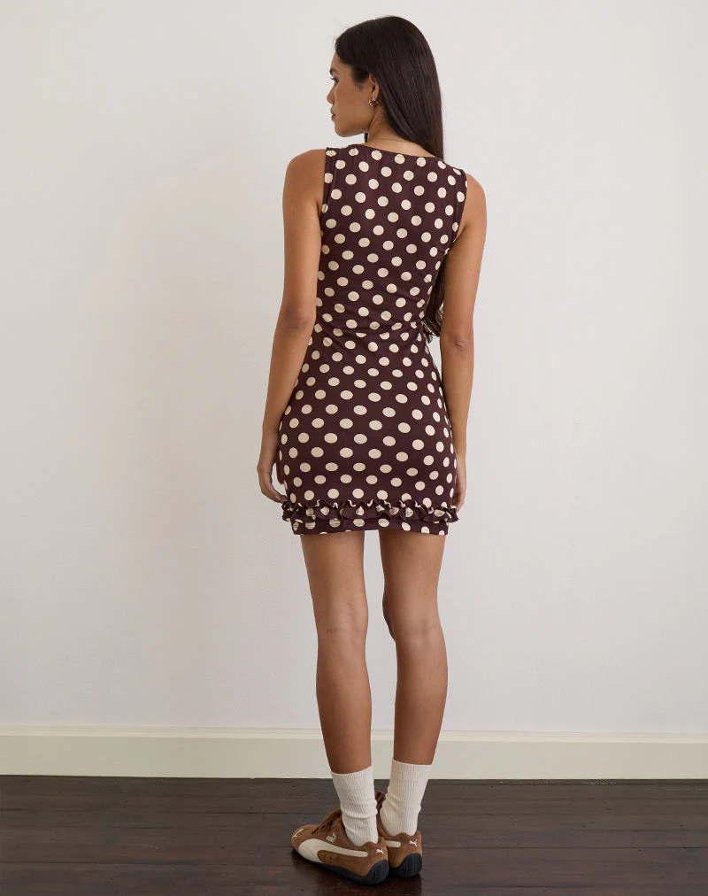 Vadora Rüschensaum-Minikleid in Braun mit großer Polka-Creme - Image 5