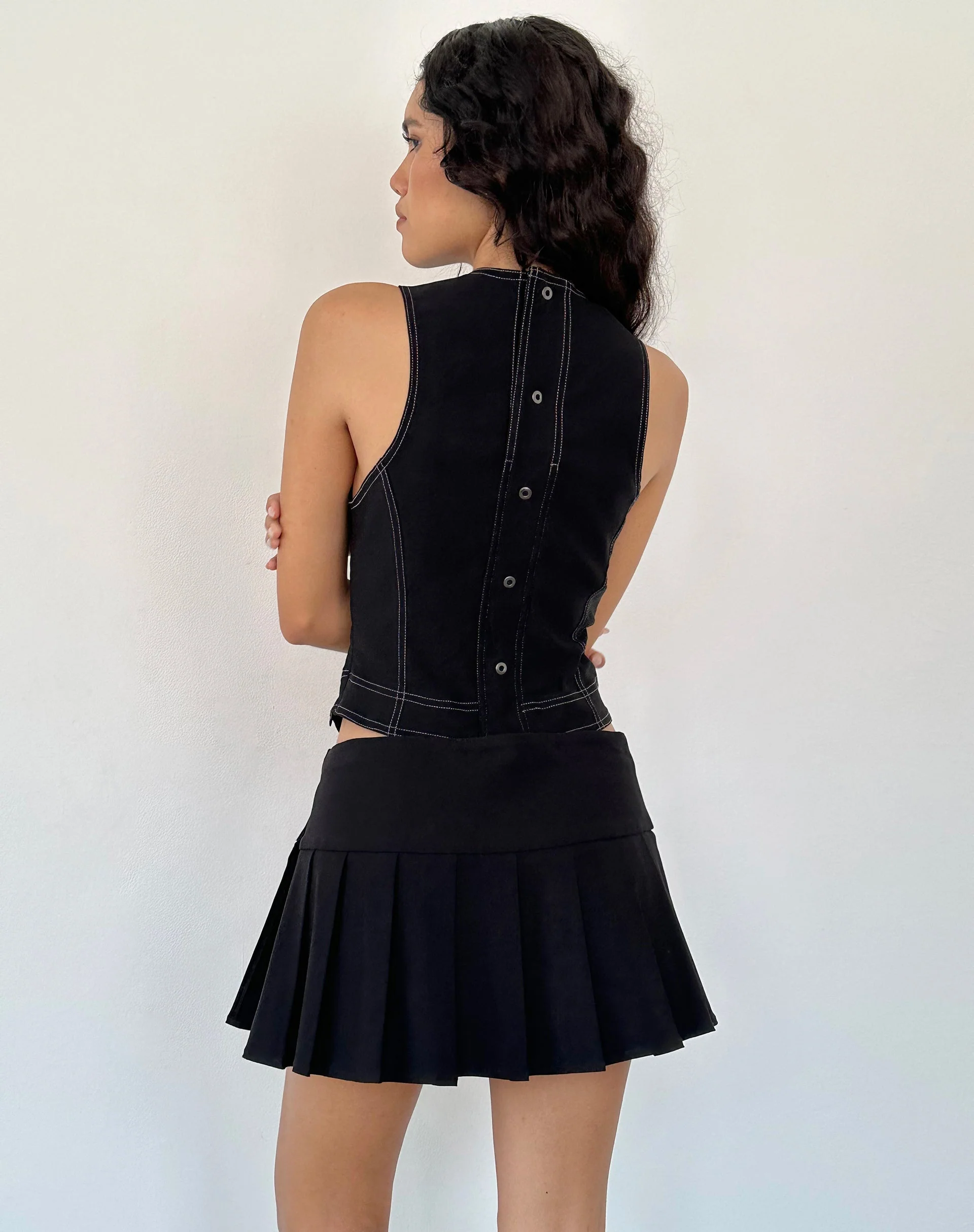 Verbena Top mit Spitzeneinsatz in Schwarz Tailoring - Image 5
