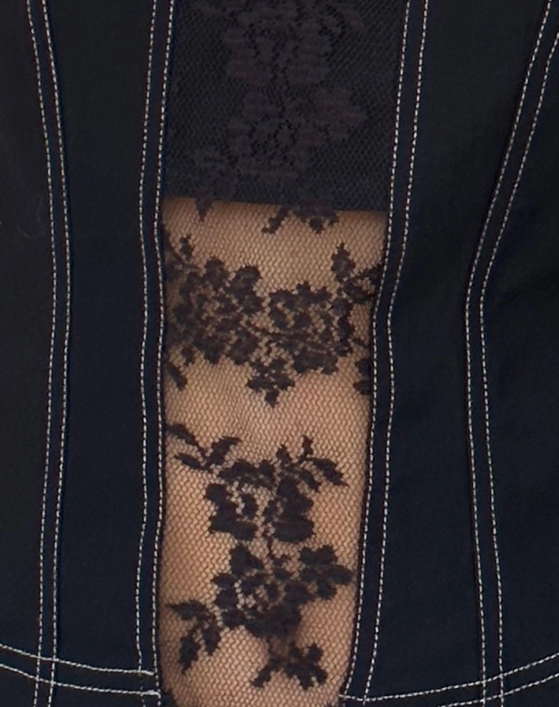 Verbena Top mit Spitzeneinsatz in Schwarz Tailoring - Image 6