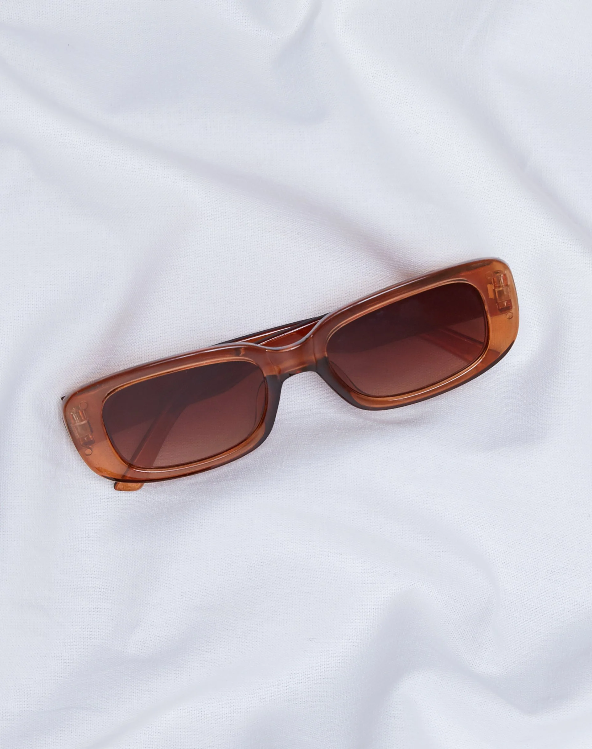 Versa Sonnenbrille in Braun - Image 2