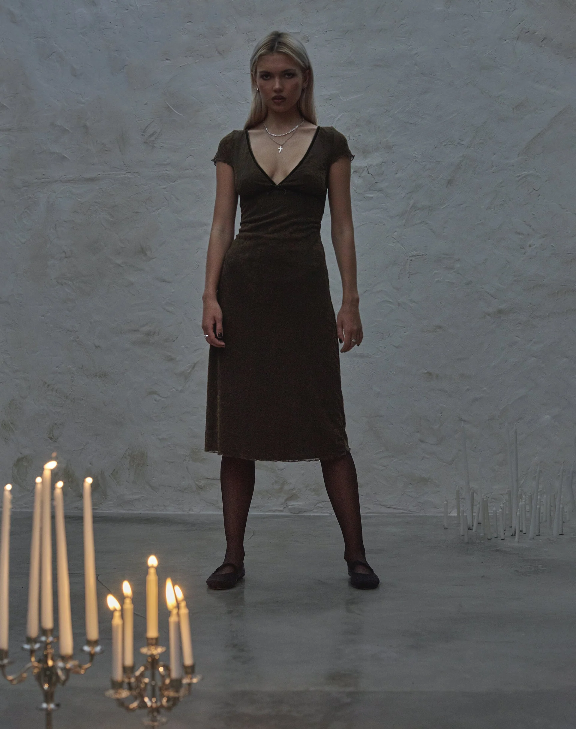 Vilinia Midikleid in abstraktem Botanic Dunkel-Olive - Image 6