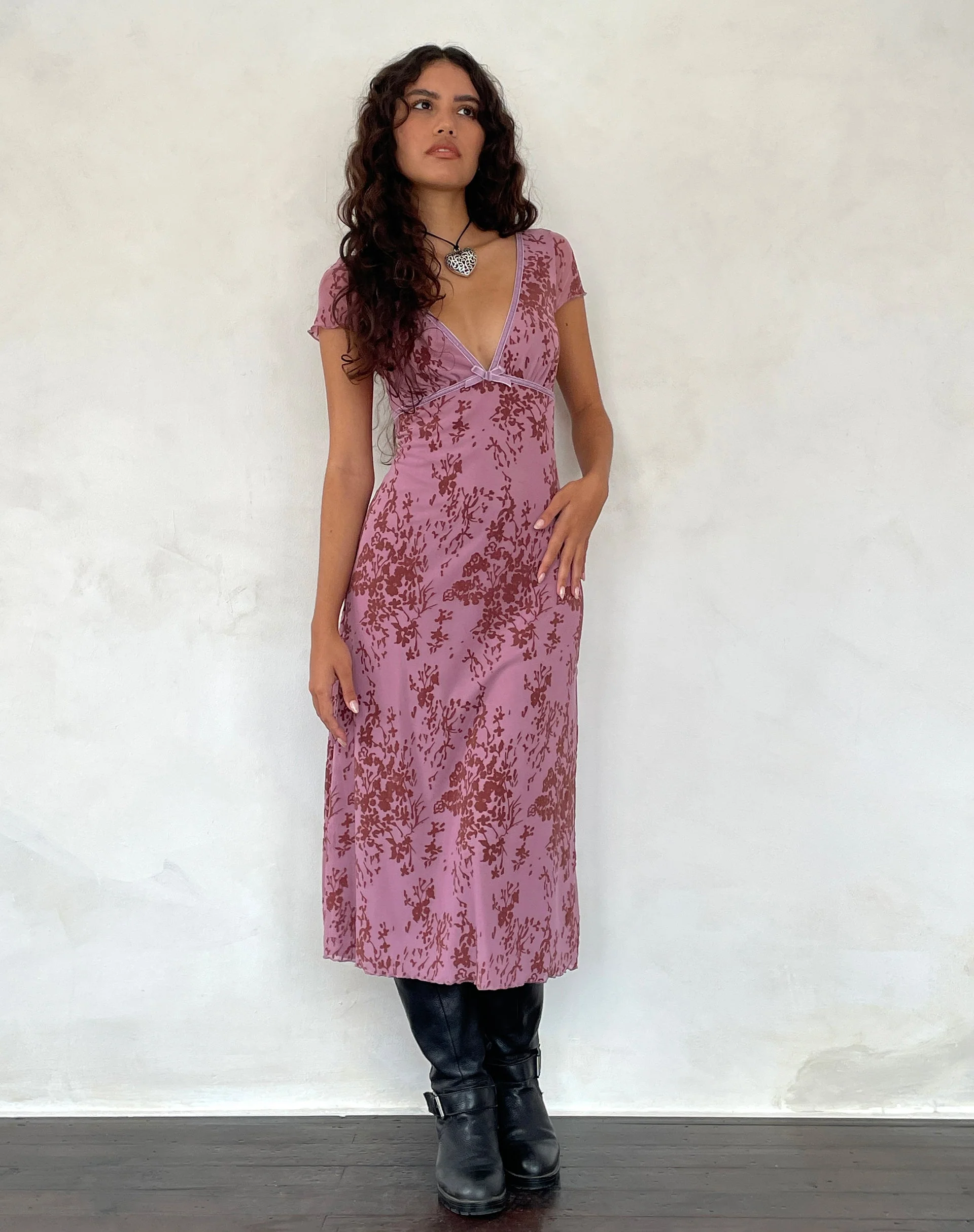 Vilinia Midikleid in Abstraktem Botanischem Mauve