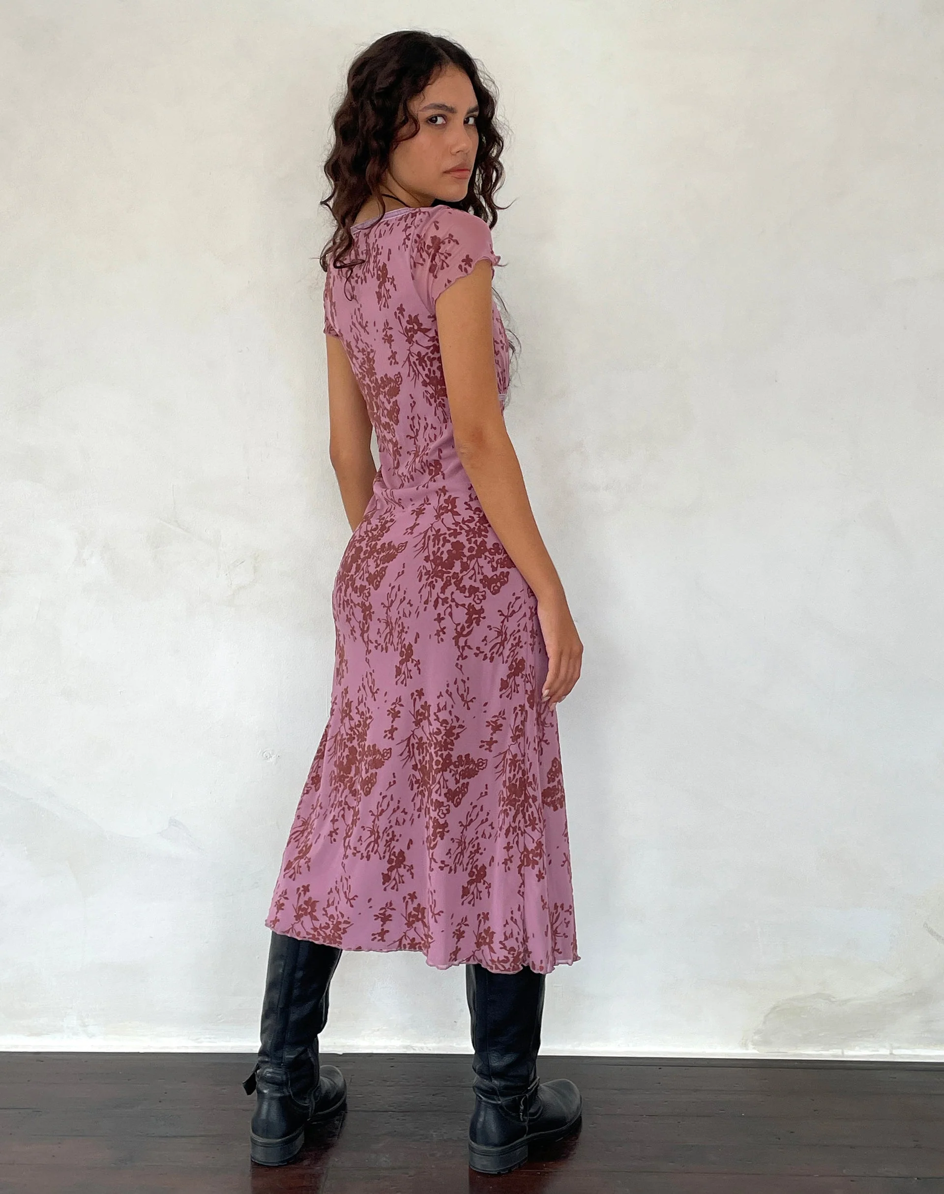 Vilinia Midikleid in Abstraktem Botanischem Mauve - Image 4