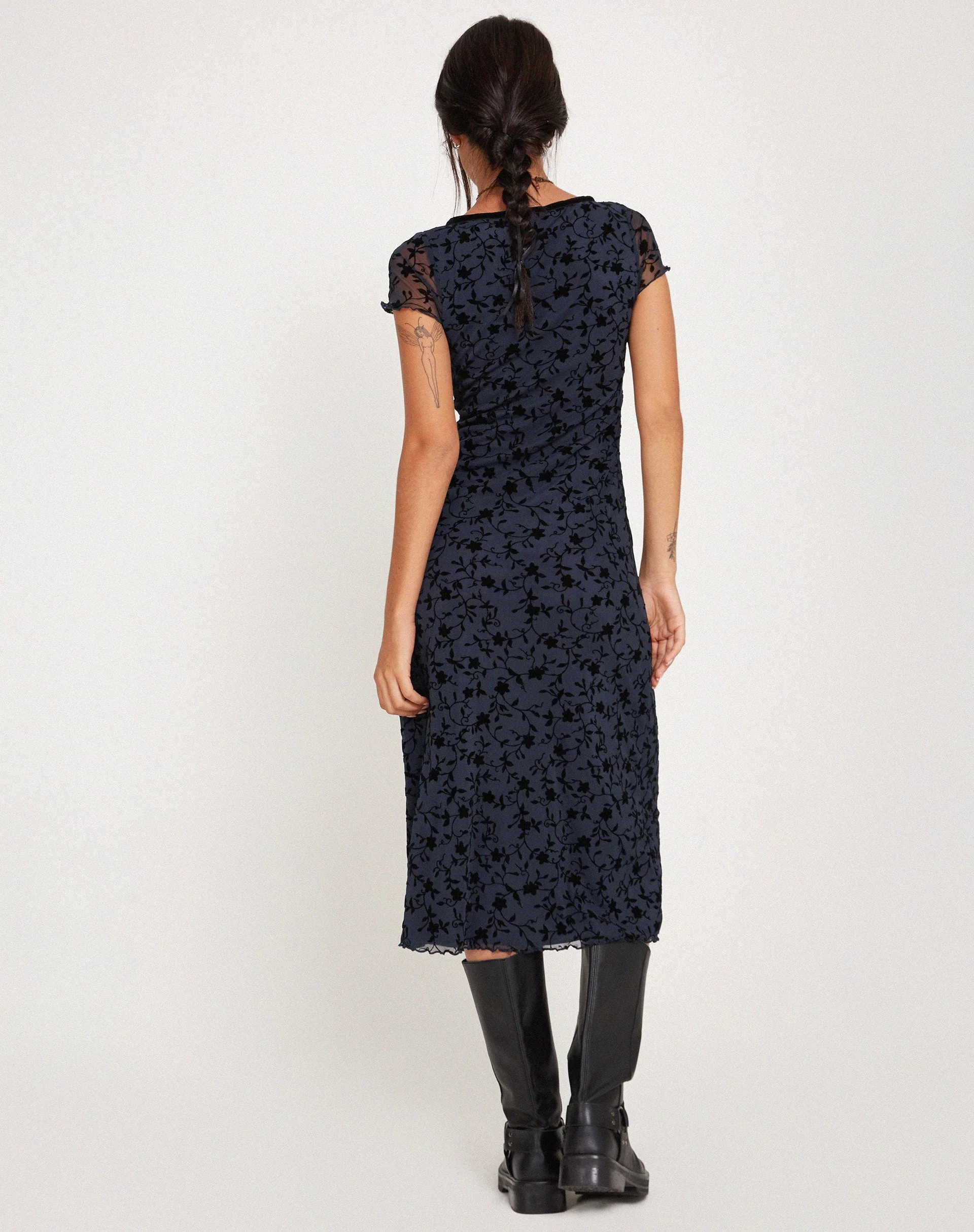Vilinia Midikleid in Pretty Petal Flock Schwarz - Image 5