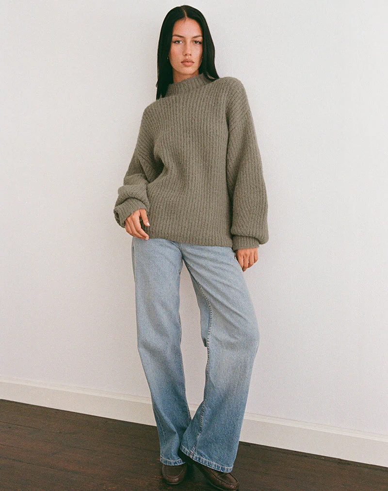 Viola Oversized Strickpullover in Hell-Olive - Image 3