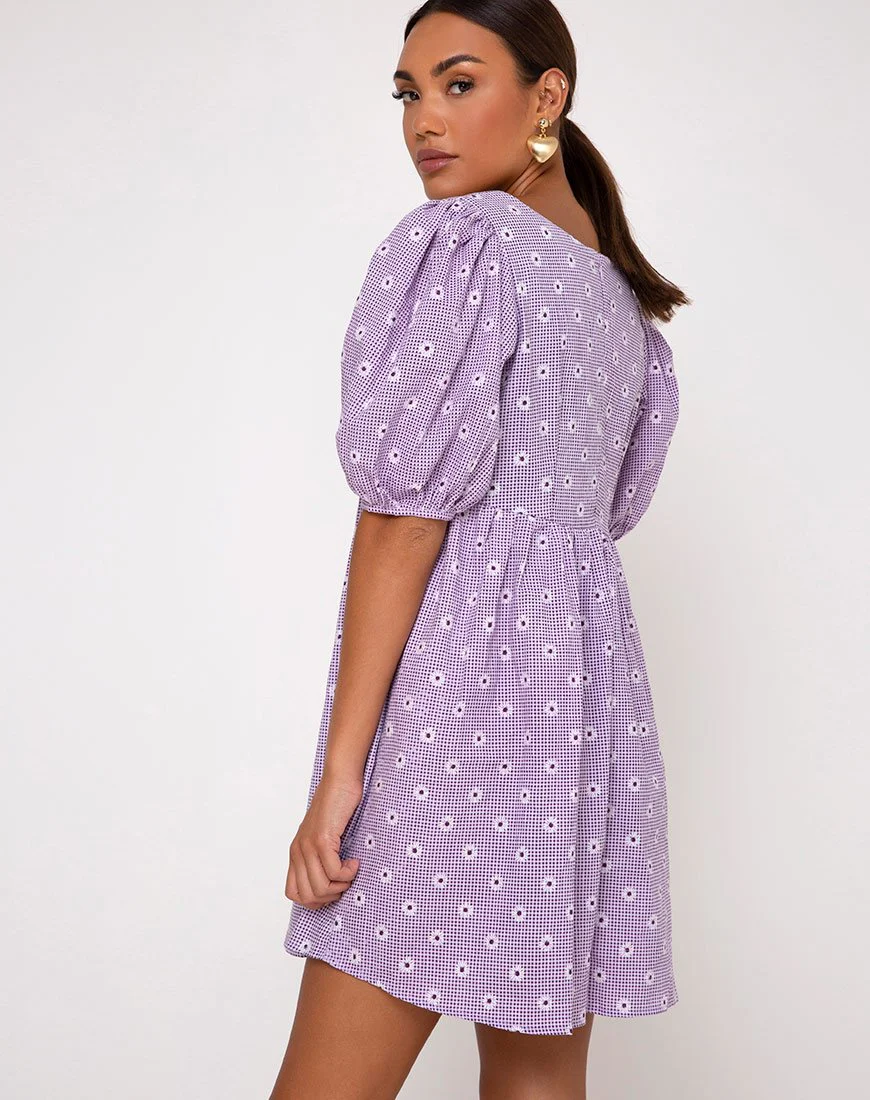 Wretta Kleid in Daisy Field Lavendel - Image 2