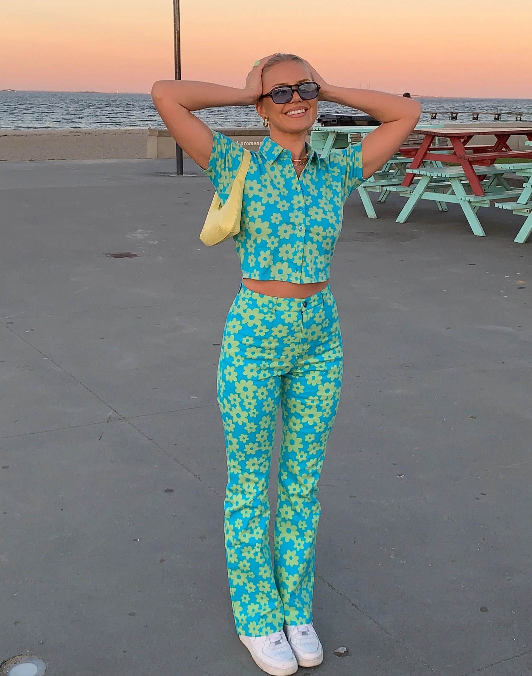 Wuma Cropped Shirt in Retro Daisy Blau