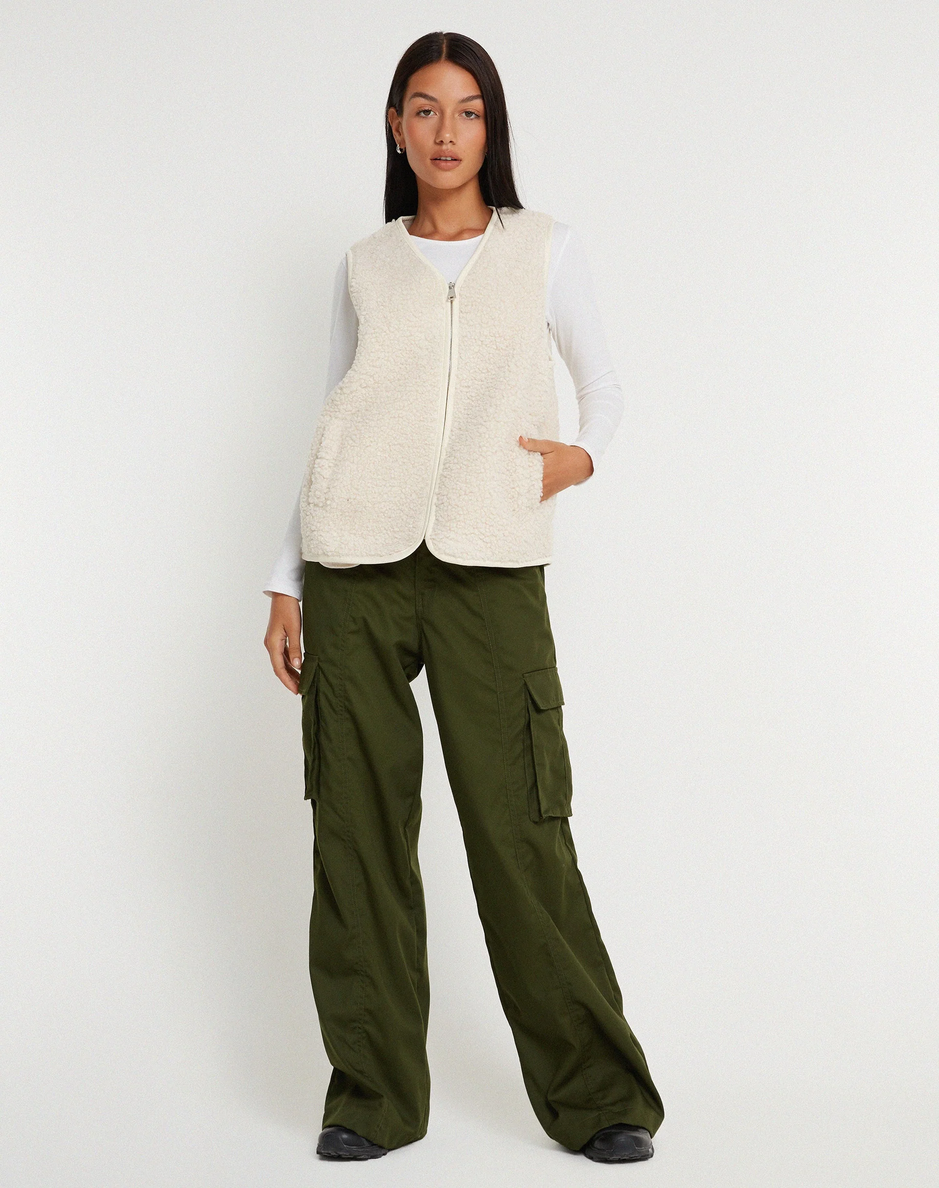 Xiel Zip Up Borg-Weste in Weiß - Image 4