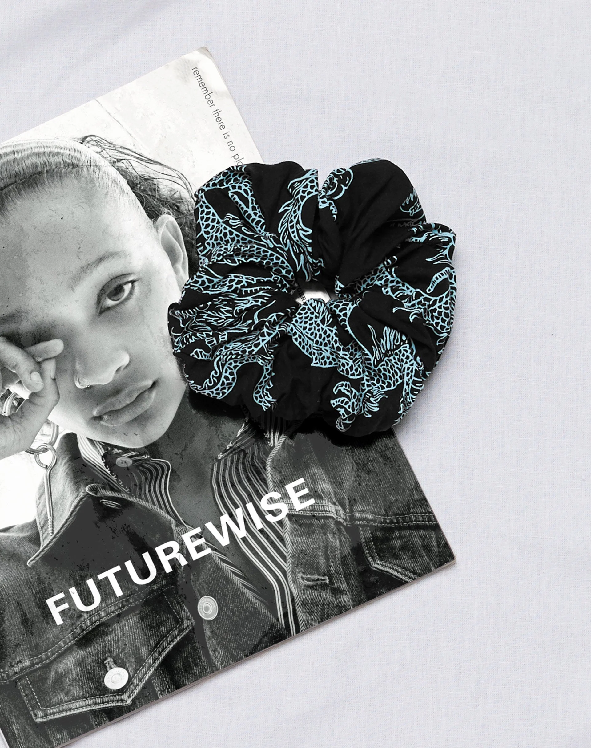 XL Scrunchie in Drachenblume Schwarz und Mint