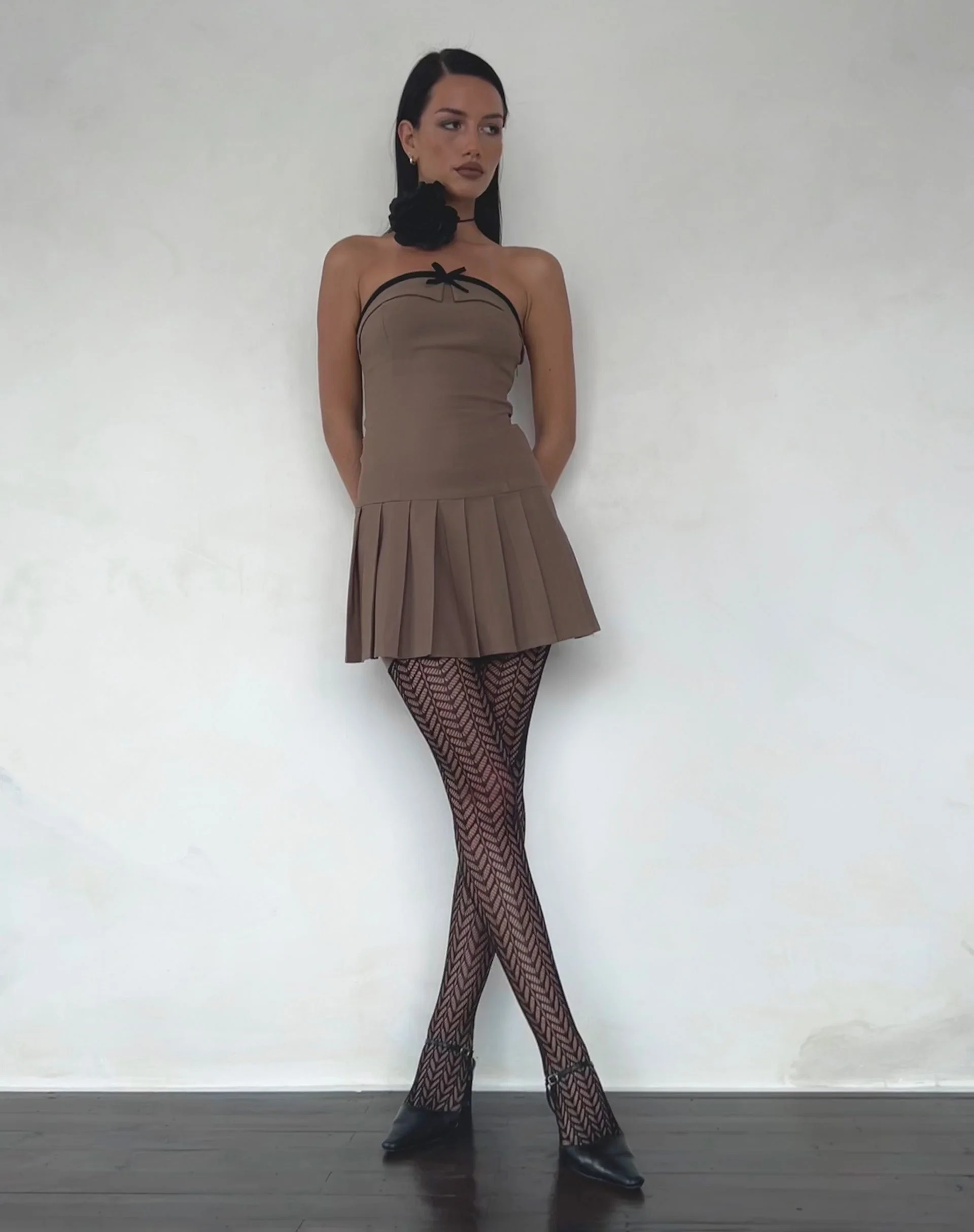 Yalua Bandeau-Minikleid in Coco mit schwarzer Schleife - Image 5