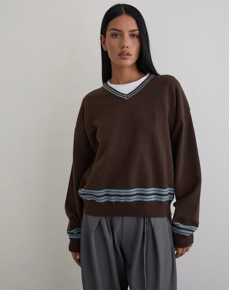 Yarnia Slouchy Pullover mit V-Ausschnitt in Braun und Blau - Image 2