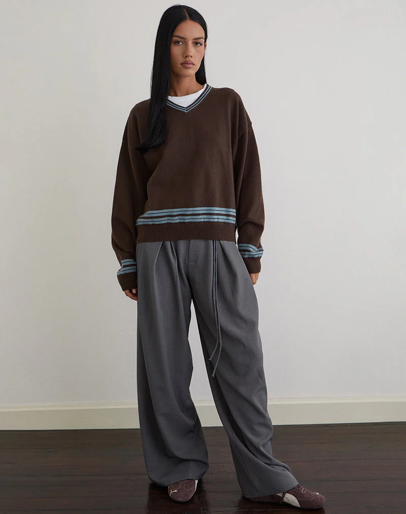 Yarnia Slouchy Pullover mit V-Ausschnitt in Braun und Blau - Image 4