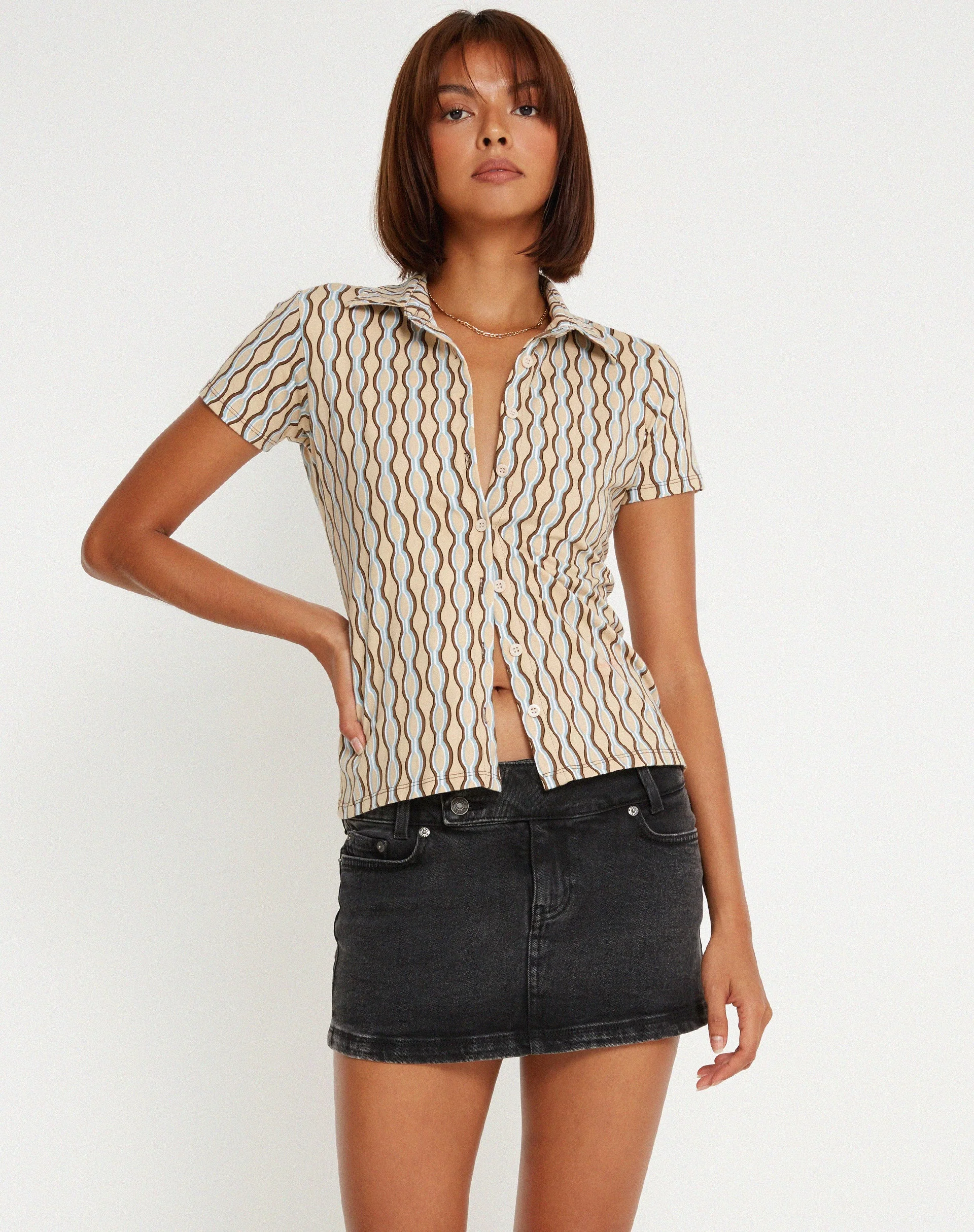 Yejin Hemd in Preppy Geo Braun - Image 2