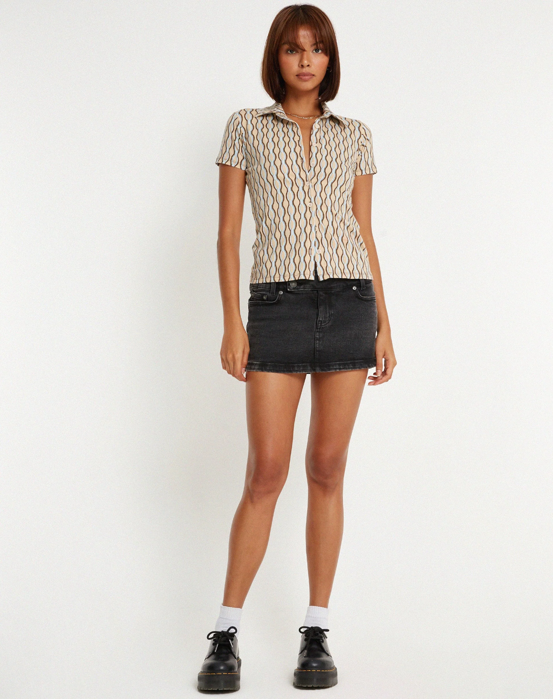 Yejin Hemd in Preppy Geo Braun - Image 4