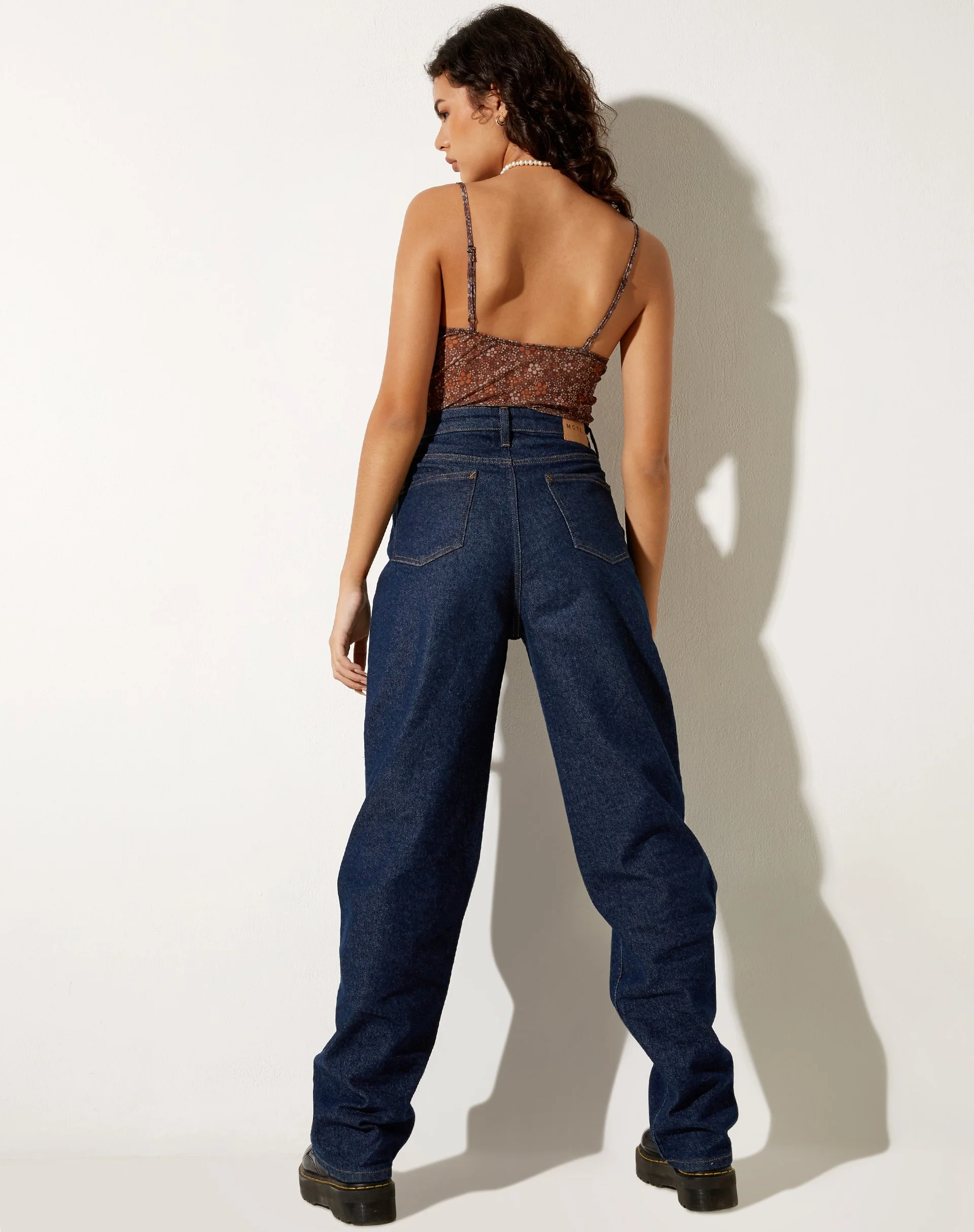 Yena Crop Top in Blumengarten Braun - Image 5