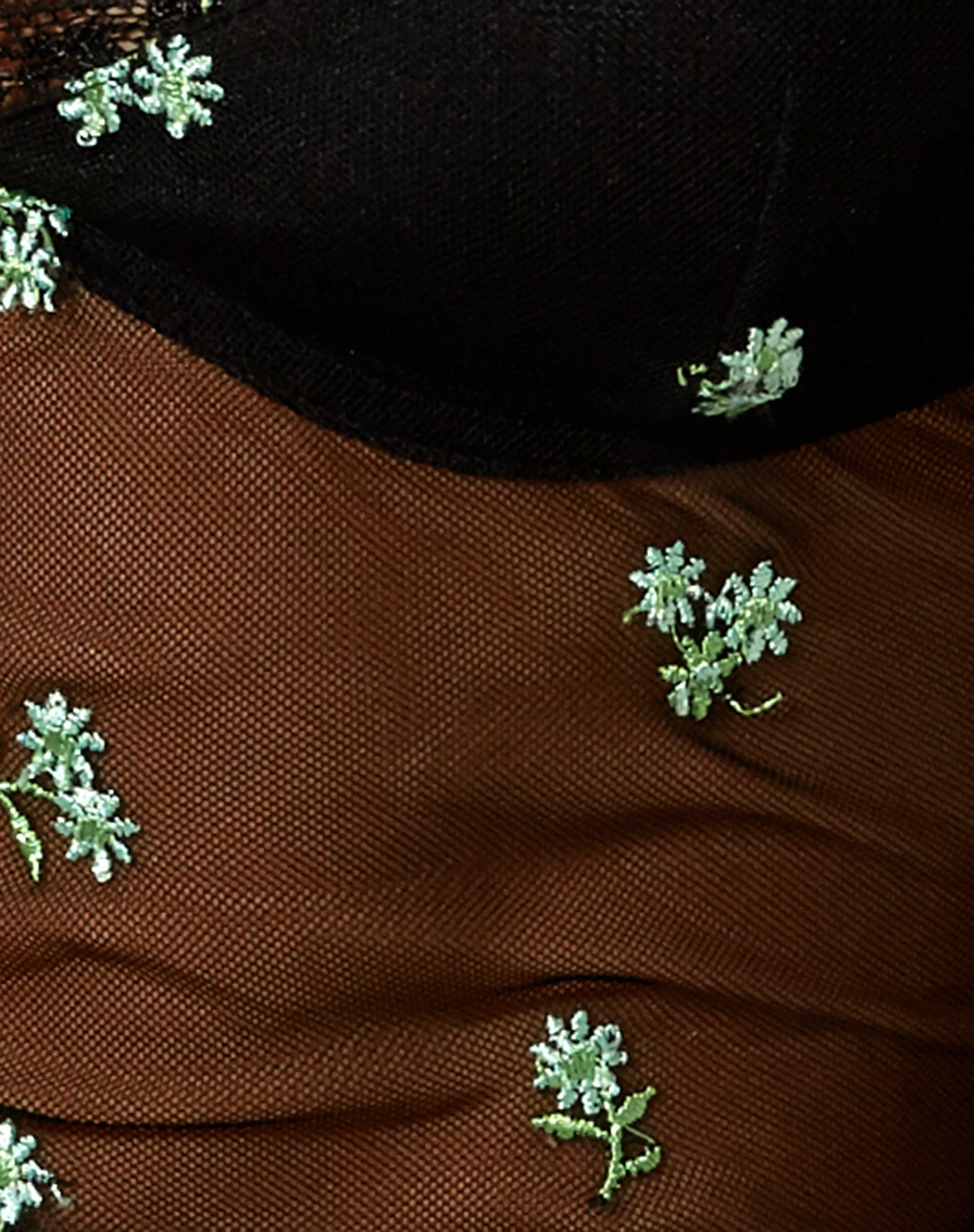 Yenika Crop Top in Schwarz Daisy Lime Embro - Image 6