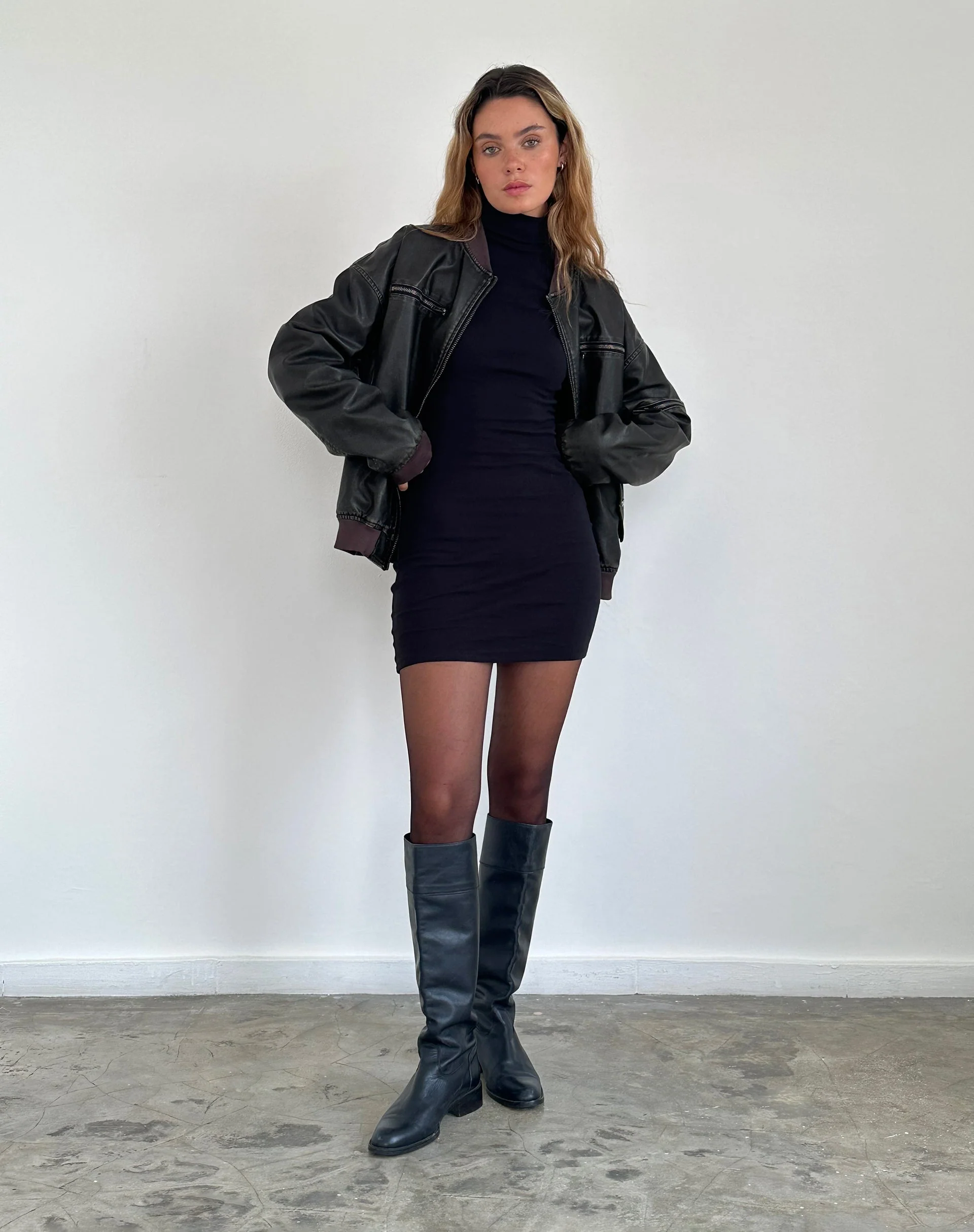 Yrion Bodycon-Minikleid mit Rollkragen in Schwarz - Image 2