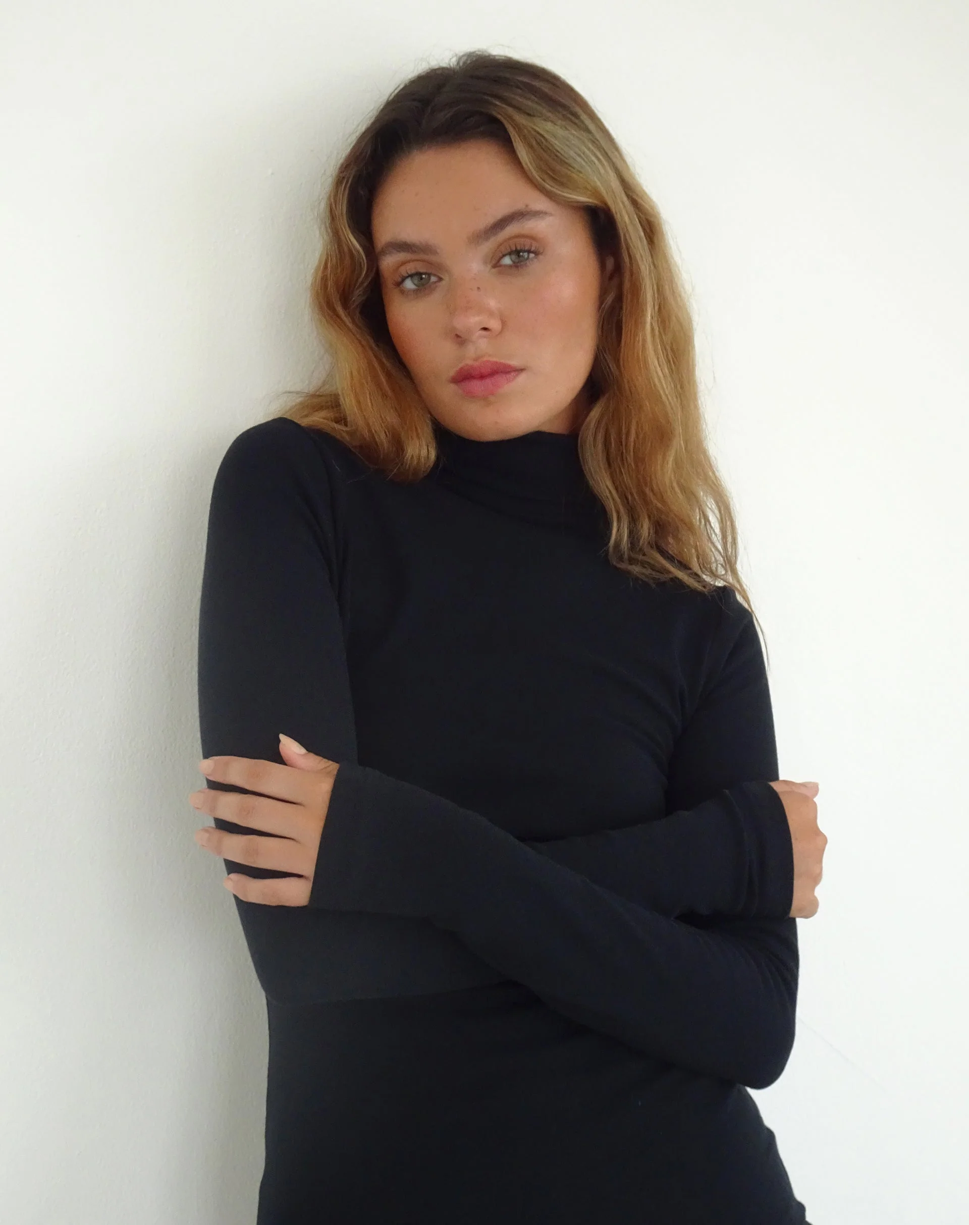 Yrion Bodycon-Minikleid mit Rollkragen in Schwarz - Image 3